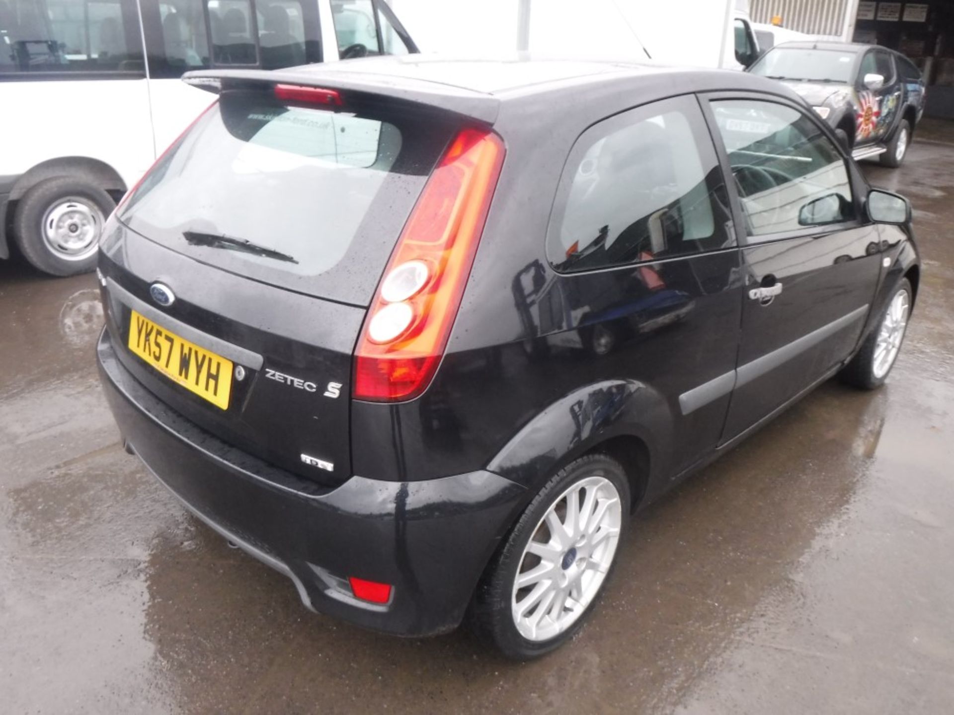 57 reg FORD FIESTA ZETEC S TDCI, 1ST REG 09/07, TEST 10/18, 109469M NOT WARRANTED, V5 HERE, 2 FORMER - Image 4 of 5