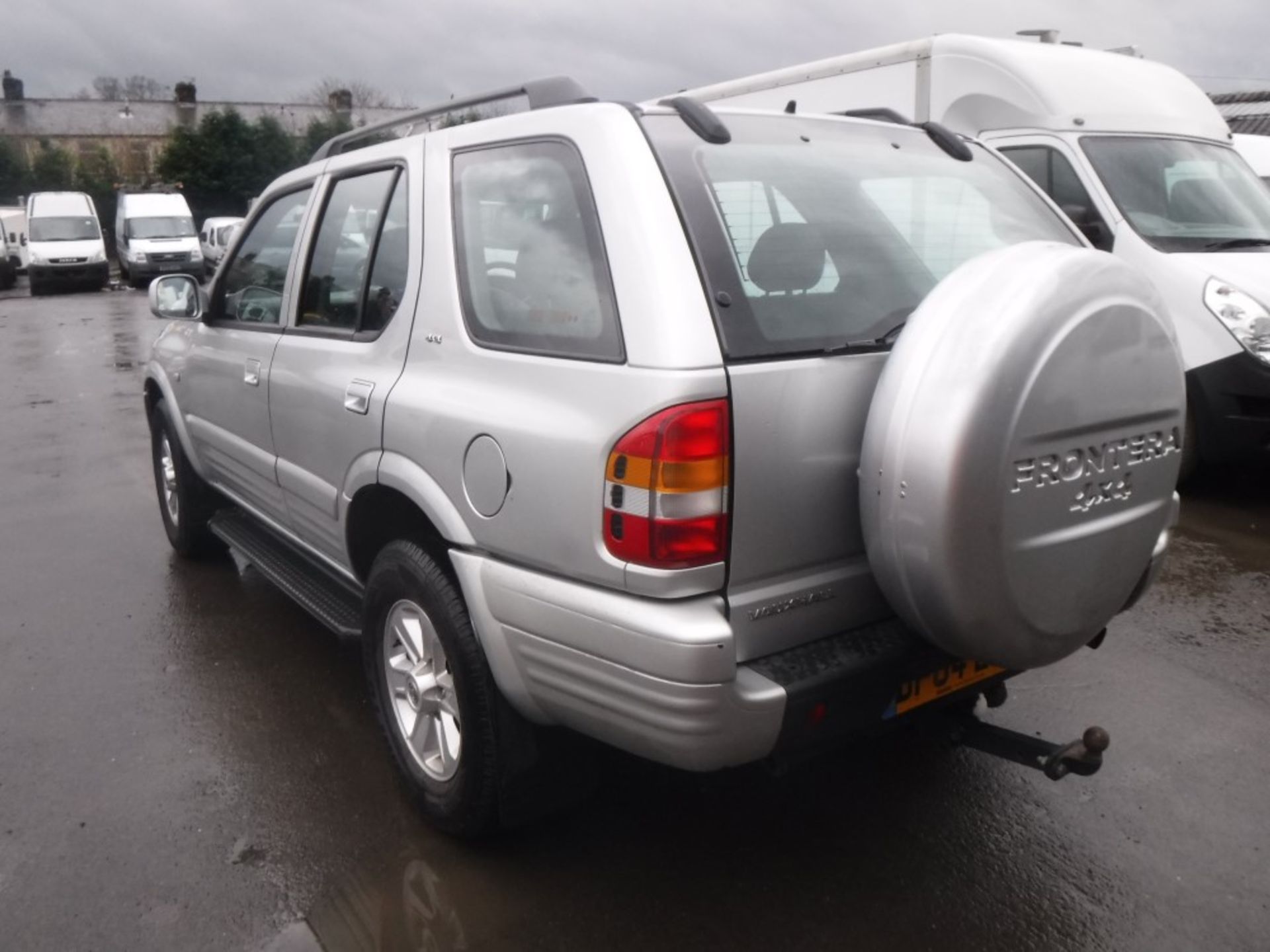 04 reg VAUXHALL FRONTERA 4 X 4 OLYMPUS DTI, 1ST REG 06/04, TEST 10/18, 117700M NOT WARRANTED, V5 - Image 3 of 5