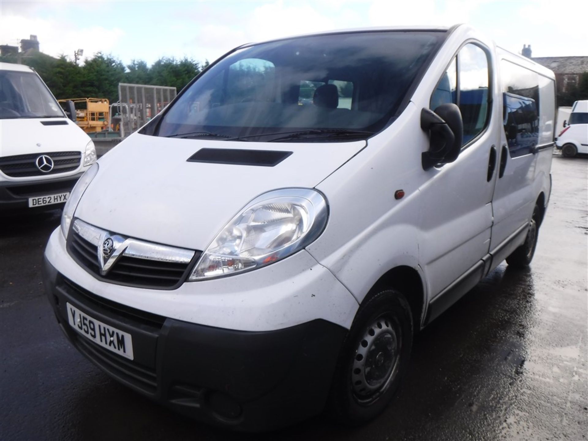 59 reg VAUXHALL VIVARO 2700 CDTI SWB, 1ST REG 10/09, TEST 07/18, 152000M, V5 HERE, 2 FORMER - Image 2 of 4