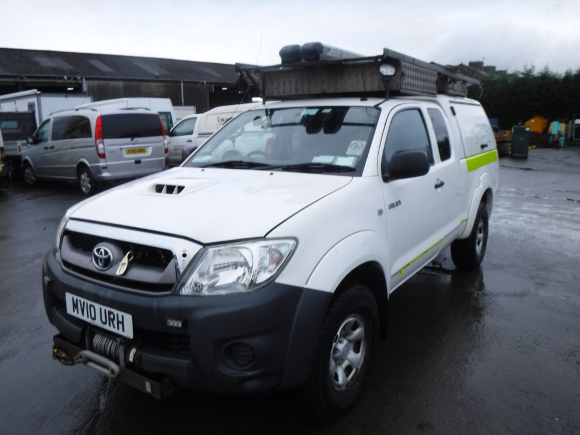 10 reg TOYOTA HI-LUX HL2 D-4D 4 X 4 PICKUP, 1ST REG 03/10, 134235M, V5 HERE, 1 OWNER FORM NEW ( - Image 2 of 5