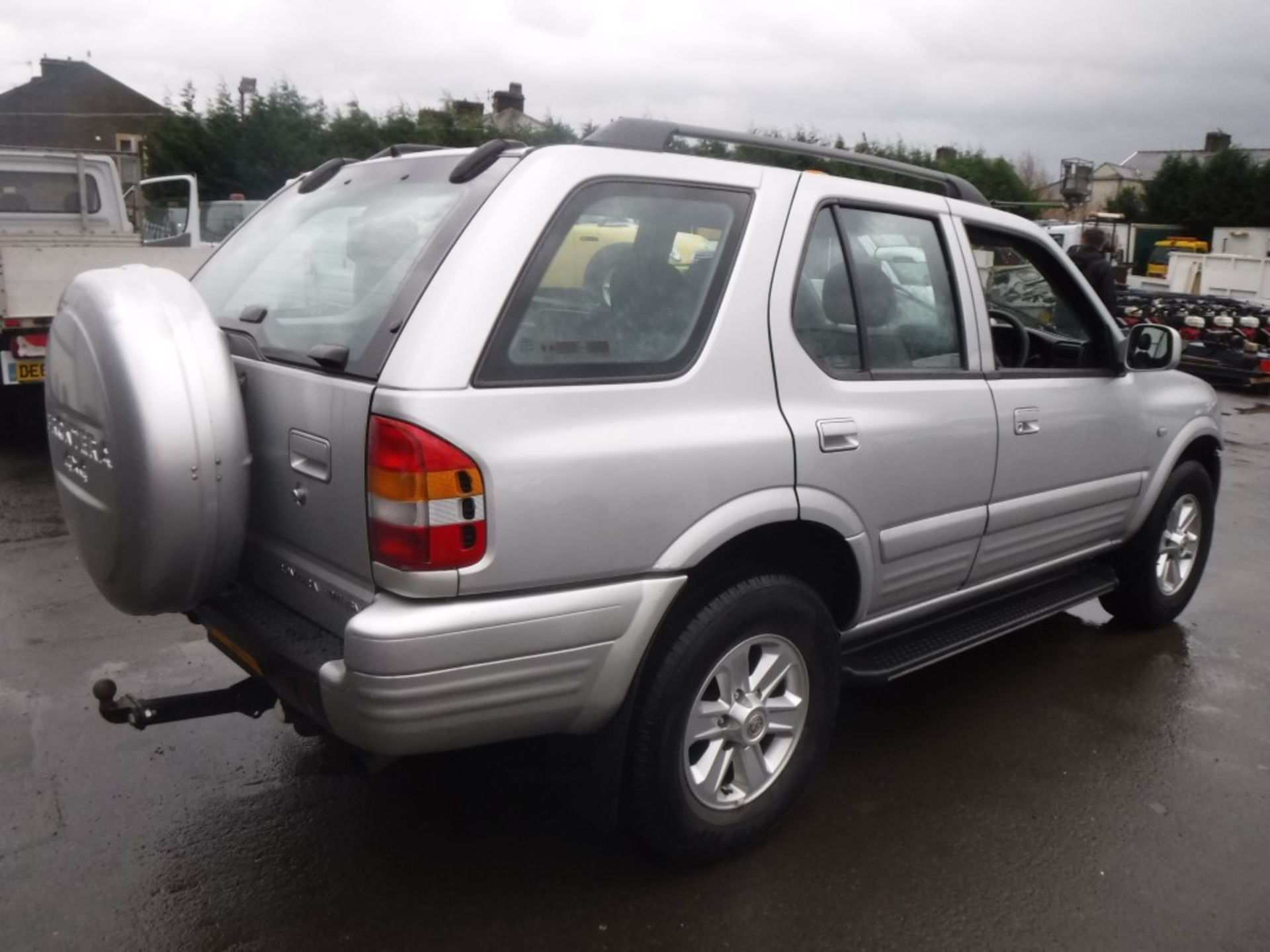 04 reg VAUXHALL FRONTERA 4 X 4 OLYMPUS DTI, 1ST REG 06/04, TEST 10/18, 117700M NOT WARRANTED, V5 - Image 4 of 5