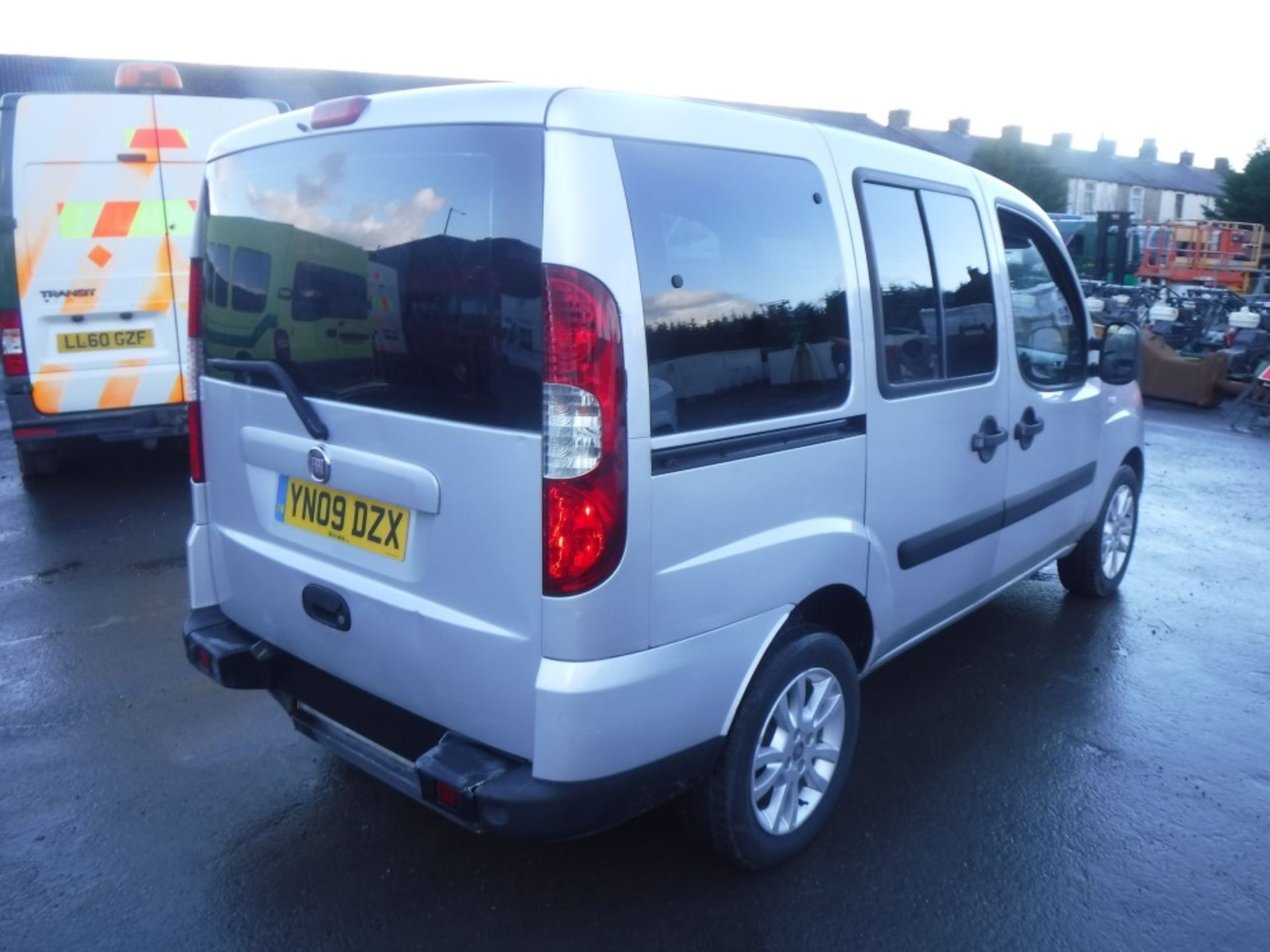 09 reg FIAT DOBLO DYNAMIC 1.9D, 1ST REG 03/09, TEST 09/18, 138825M, V5 HERE [NO VAT] - Image 4 of 6