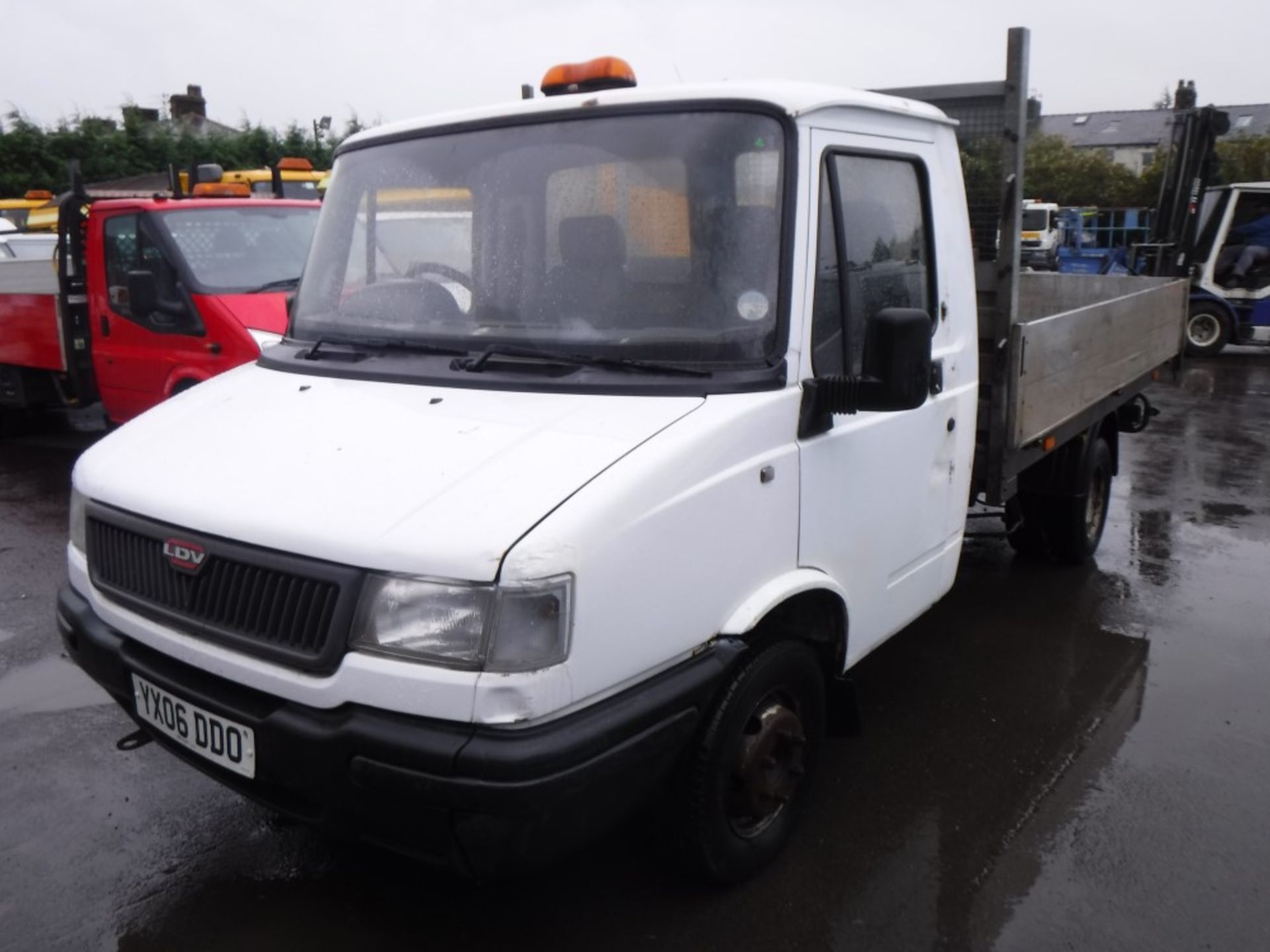 06 reg LDV CONVOY 400 TD LWB DROPSIDE PICKUP, 1ST REG 03/06, 68885M WARRANTED, V5 HERE, 1 FORMER - Image 2 of 5