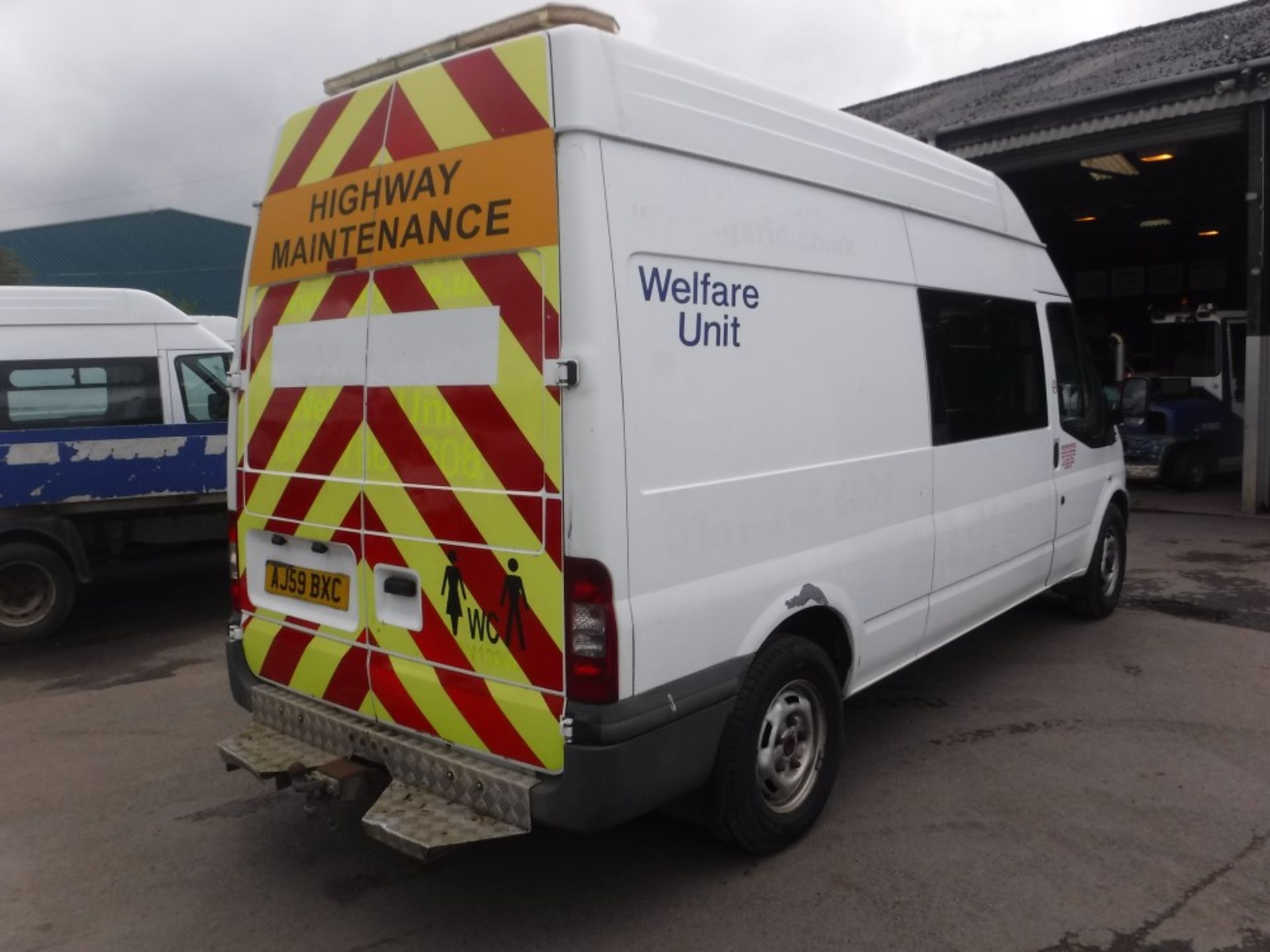 59 reg FORD TRANSIT 115 T350L RWD WELFARE MESSING VAN C/W TOILET, 1ST REG 09/09, 109769M, V5 HERE, 1 - Image 4 of 6