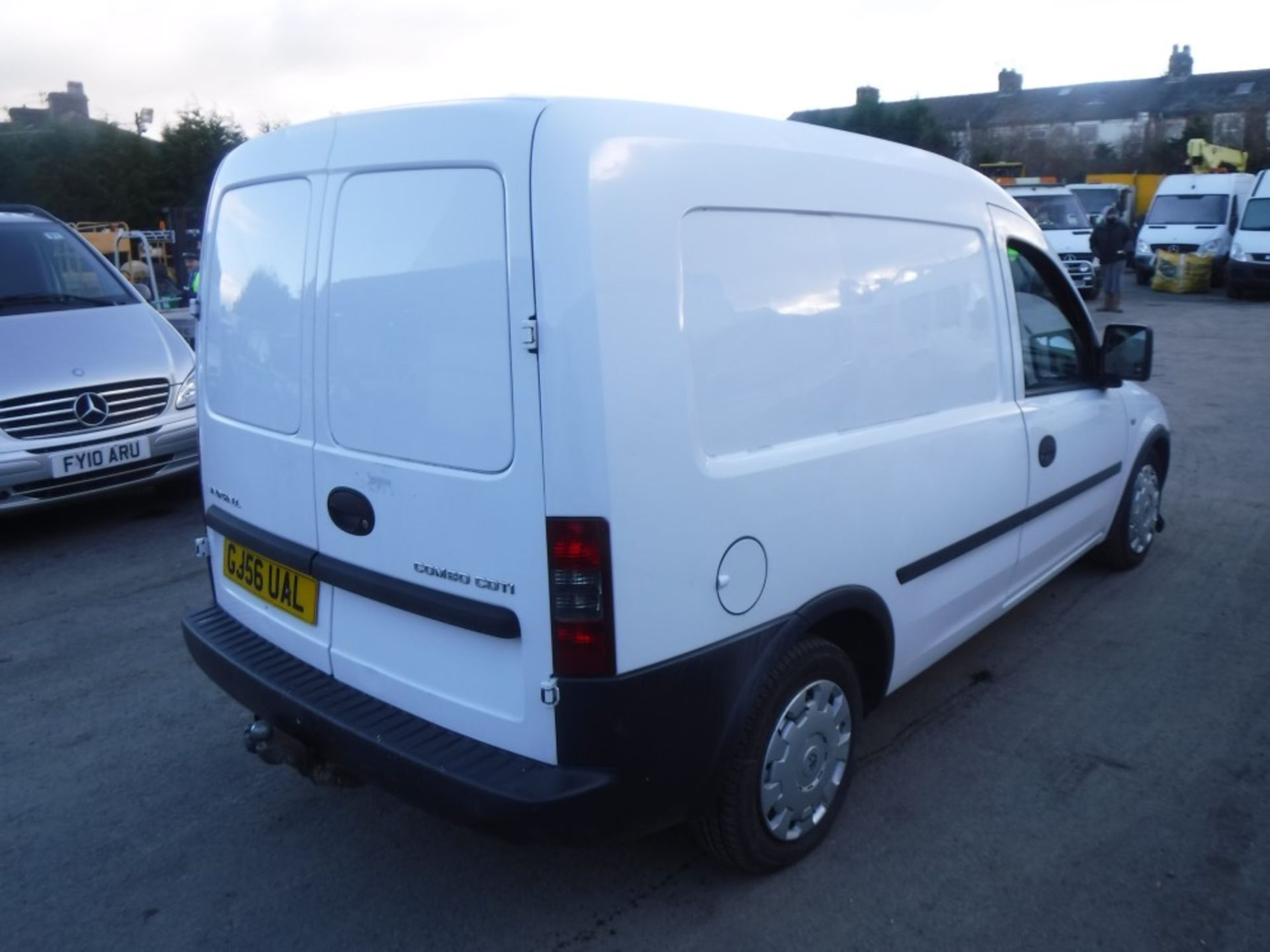 56 reg VAUXHALL COMBO 1700 CDTI VAN, 1ST REG 10/06, TEST 07/18, 177030M NOT WARRANTED, V5 HERE, 5 - Image 4 of 5