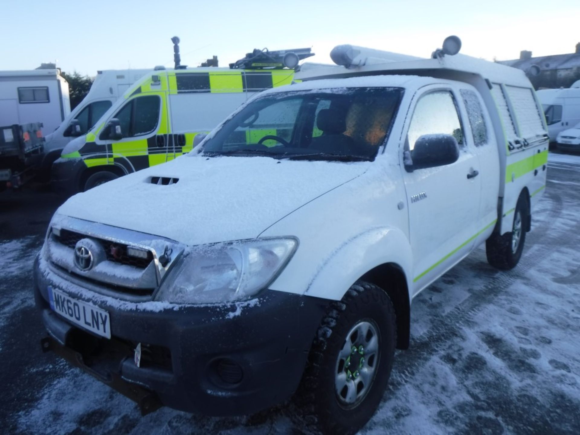 60 reg TOYOTA HI-LUX HL2 D-4D 4 X 4 PICKUP, 1ST REG 09/10, TEST 09/18, 152003M, V5 HERE, 1 FORMER - Image 2 of 5