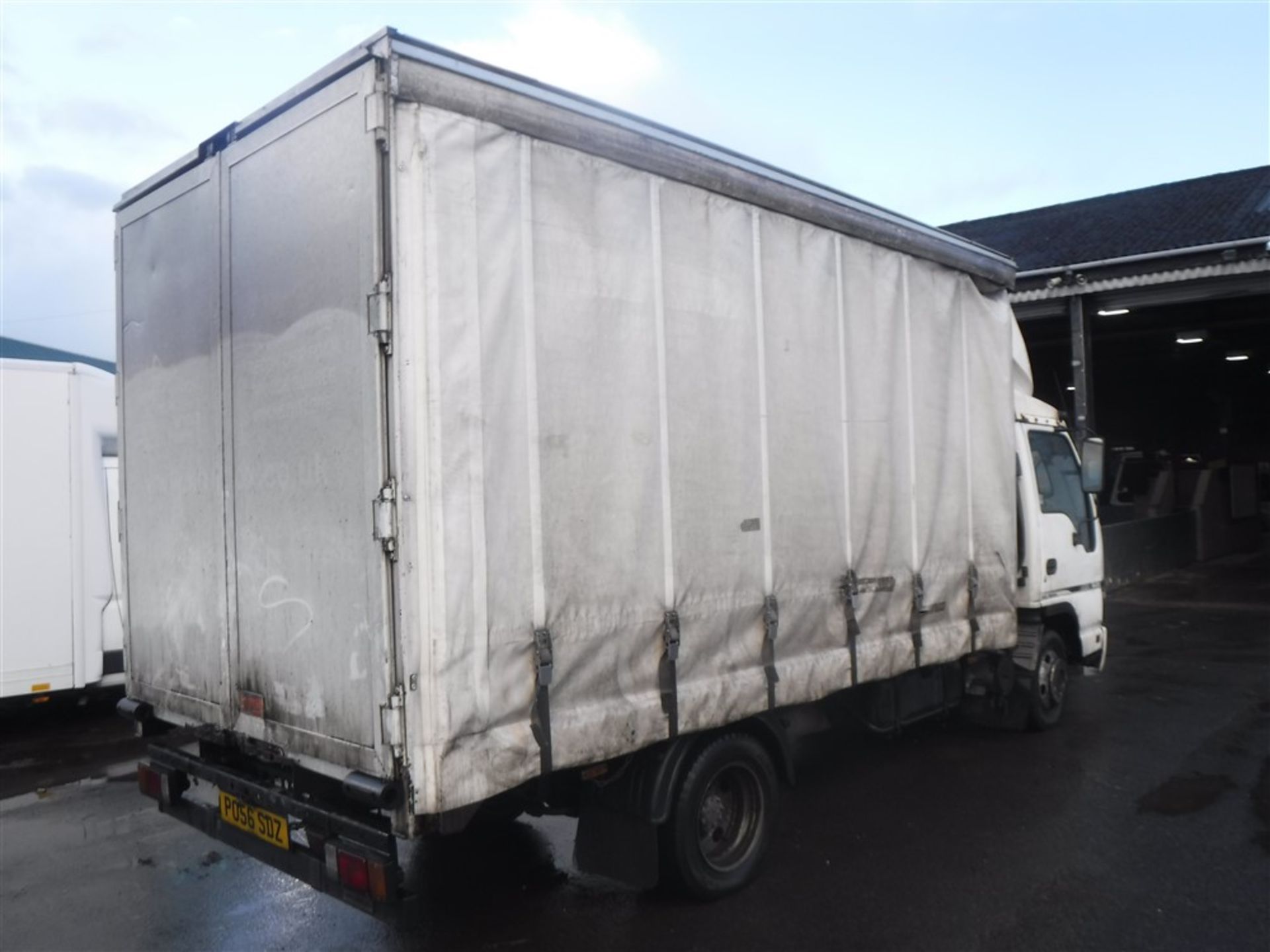 56 reg ISUZU NPR 77 CURTAIN SIDER, 1ST REG 11/06, 296711M, V5 HERE, 1 FORMER KEEPER [+ VAT] - Image 4 of 5