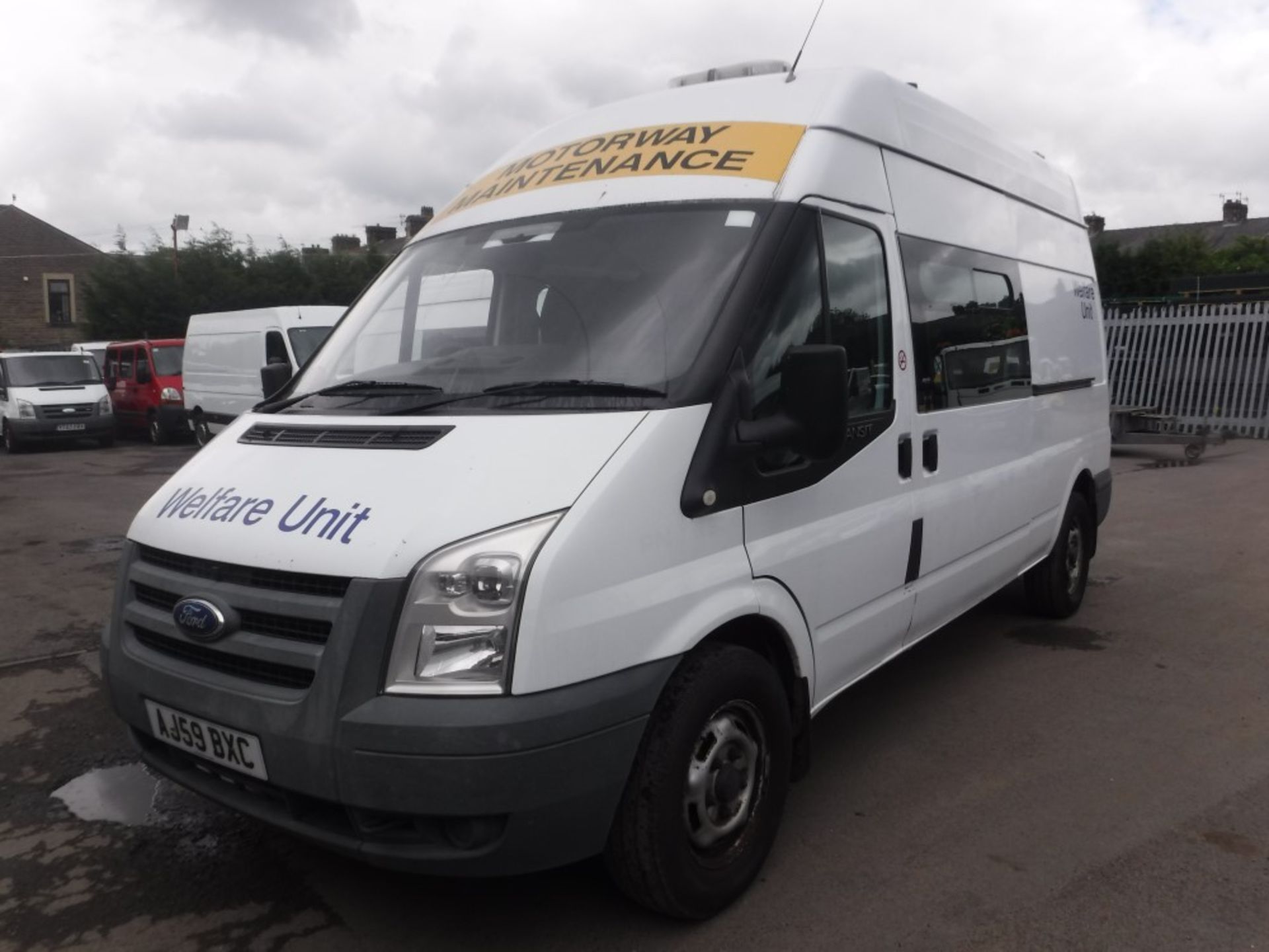 59 reg FORD TRANSIT 115 T350L RWD WELFARE MESSING VAN C/W TOILET, 1ST REG 09/09, 109769M, V5 HERE, 1 - Image 2 of 6