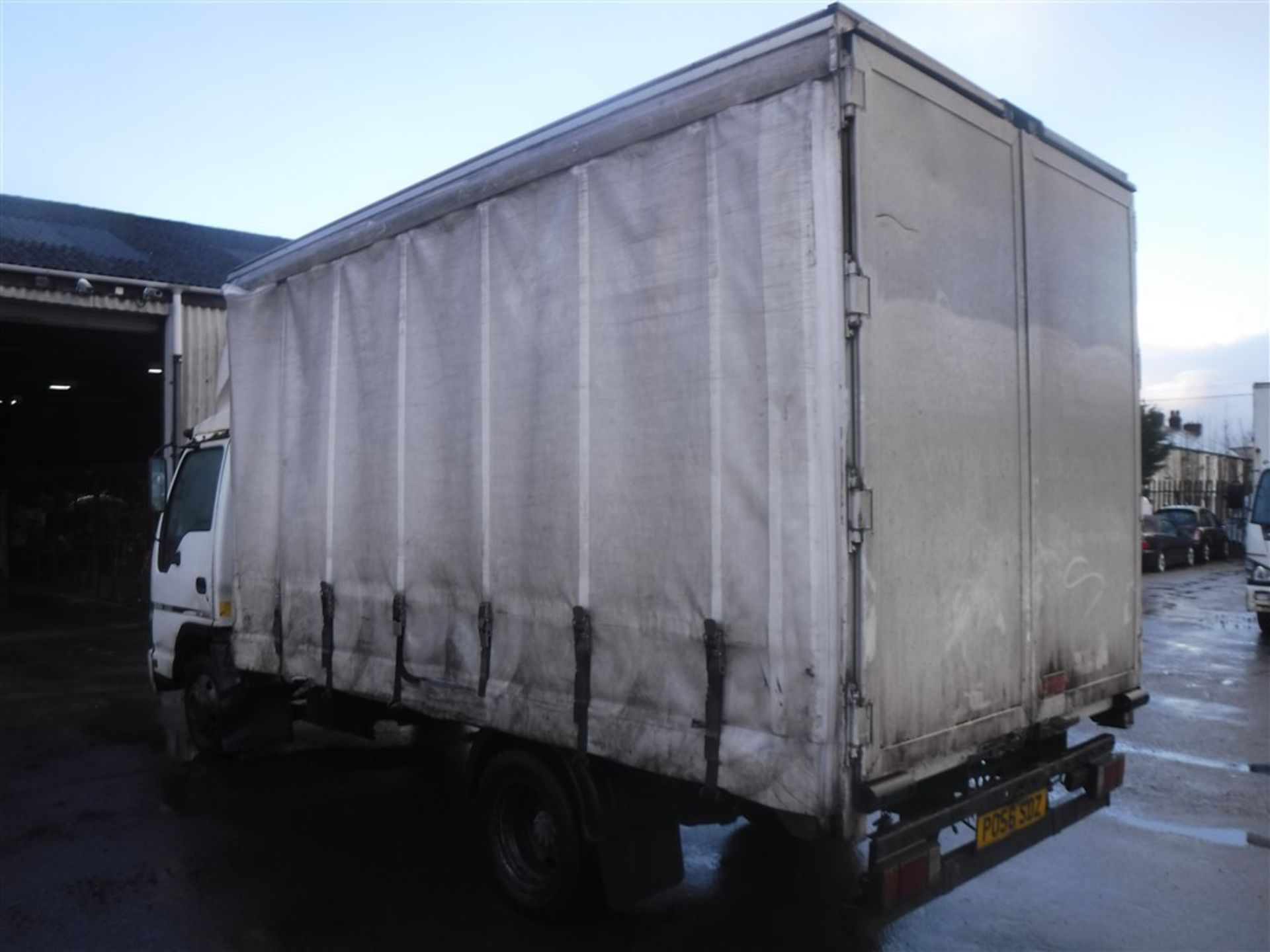 56 reg ISUZU NPR 77 CURTAIN SIDER, 1ST REG 11/06, 296711M, V5 HERE, 1 FORMER KEEPER [+ VAT] - Image 3 of 5