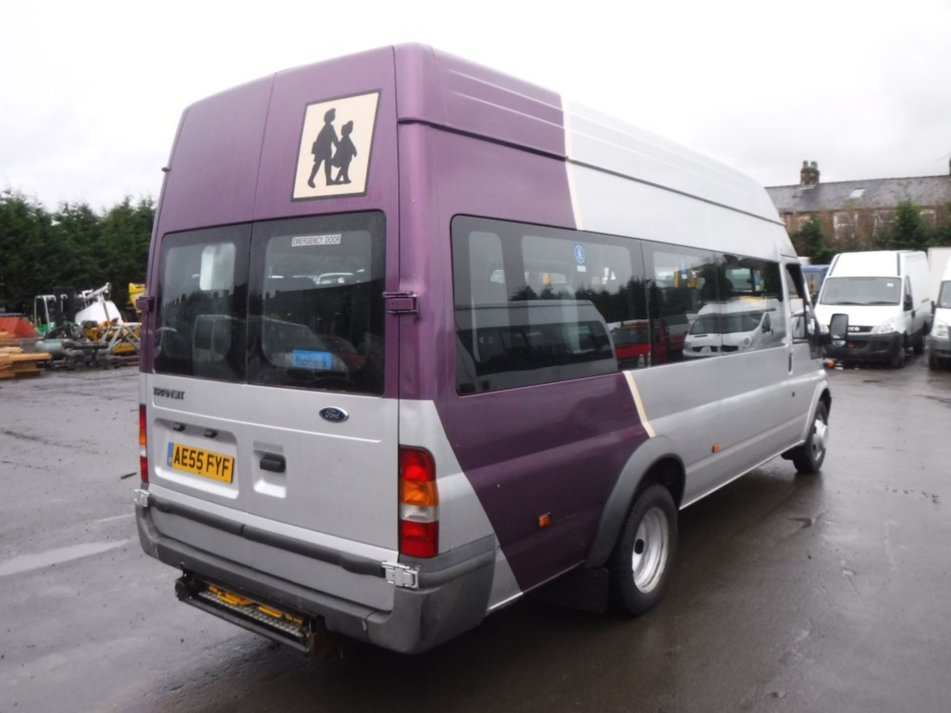 55 reg FORD TRANSIT 430 LWB MINIBUS, 1ST REG 09/05, 185019KM NOT WARRANTED, V5 HERE, 1 FORMER KEEPER - Image 4 of 6