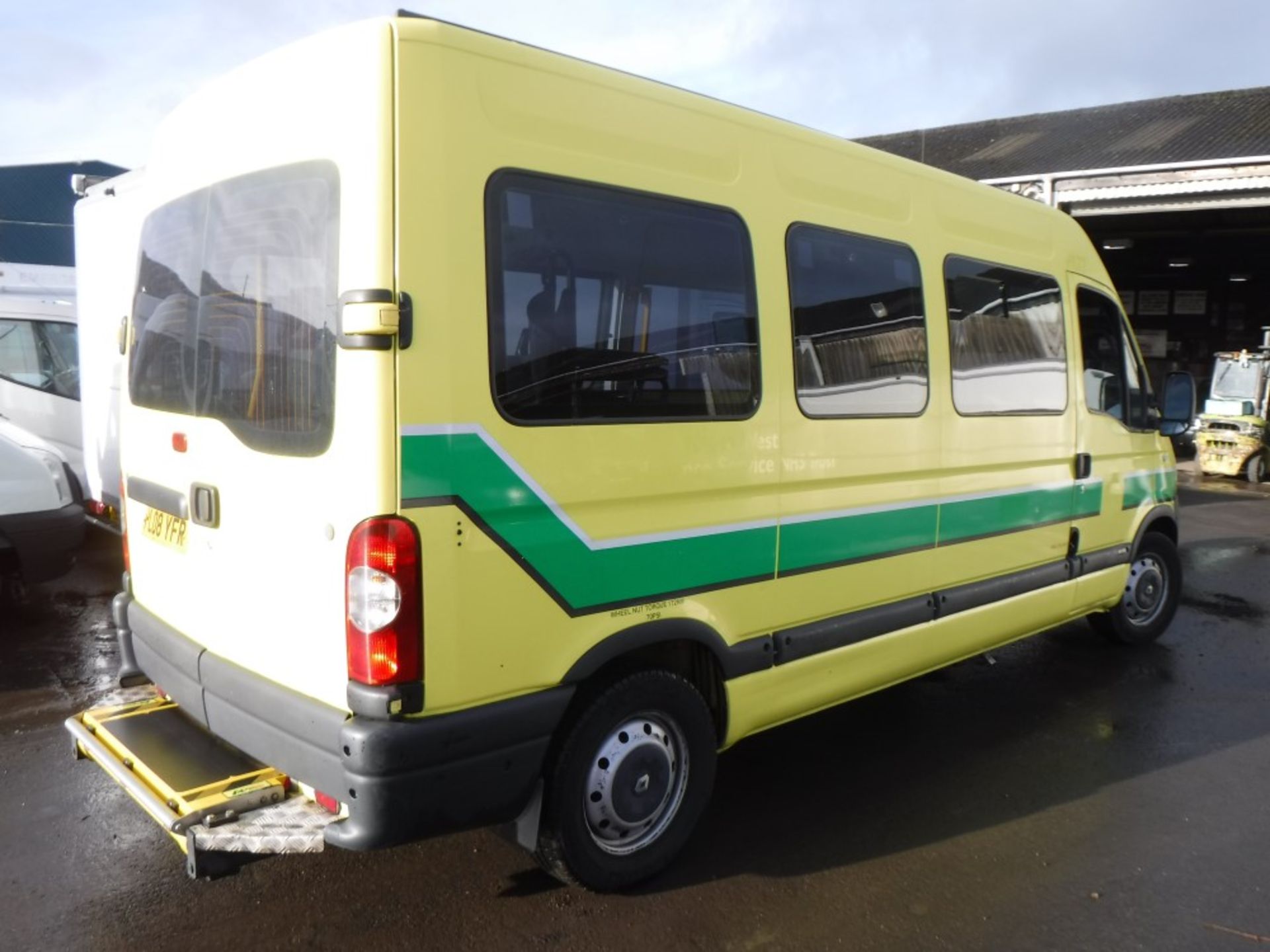 08 reg RENAULT MASTER AMBULANCE, 1ST REG 08/08, 125575M WARRANTED, V5 HERE, 1 OWNER FROM NEW [+ - Image 4 of 7