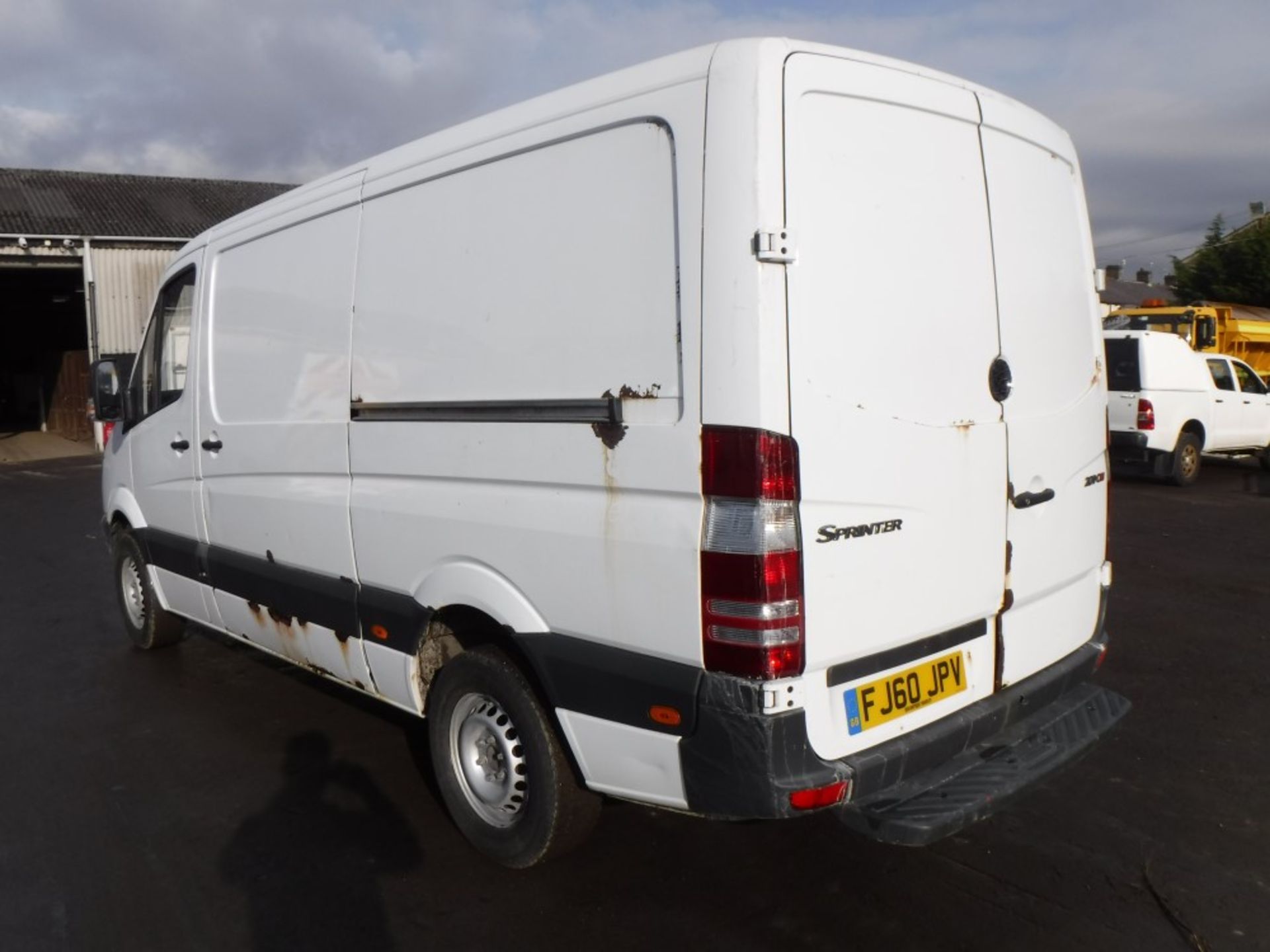 60 reg MERCEDES SPRINTER 209 CDI MWB, 1ST REG 09/10, MILEAGE NOT DISPLAYED, V5 HERE, 1 FORMER KEEPER - Image 3 of 5