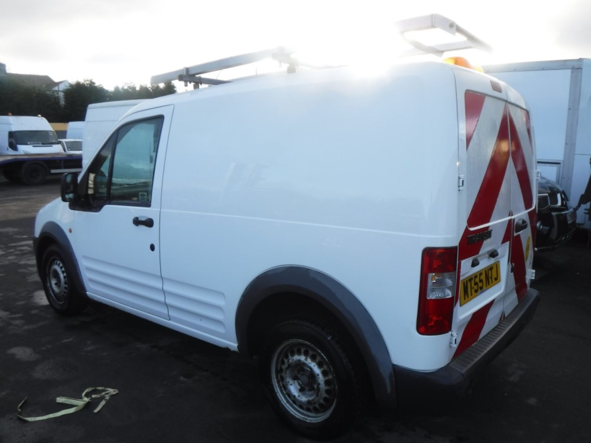 55 reg FORD TRANSIT CONNECT 200D SWB, 1ST REG 12/05, 100850M, V5 HERE, 1 OWNER FROM NEW (DIRECT - Image 3 of 5