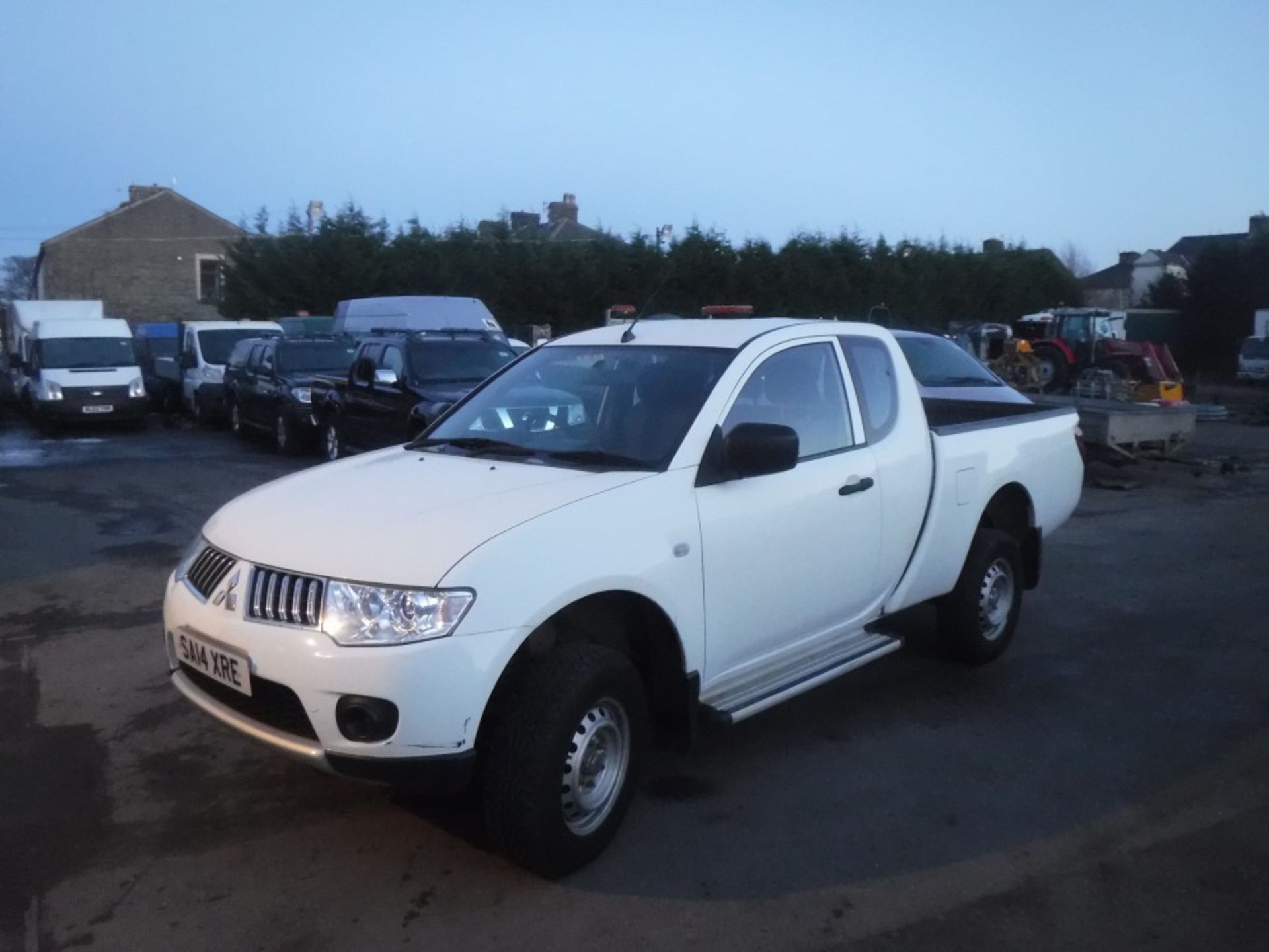 14 reg MITSUBISHI L200 4LIFE CLUB CAB DI-D 4 X 4 PICKUP, 1ST REG 03/14, TEST 02/18, 86510M - Image 2 of 5