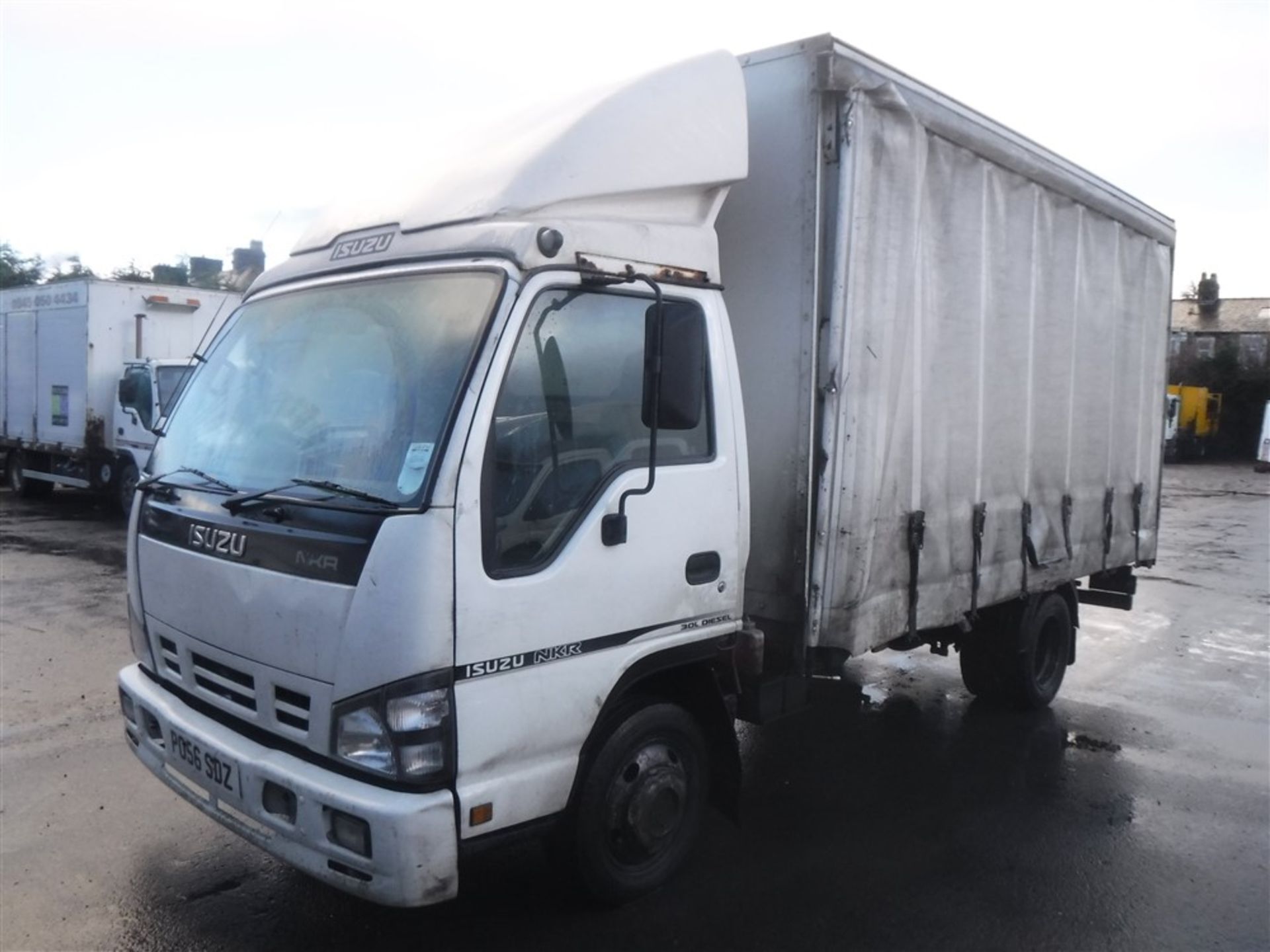 56 reg ISUZU NPR 77 CURTAIN SIDER, 1ST REG 11/06, 296711M, V5 HERE, 1 FORMER KEEPER [+ VAT] - Image 2 of 5