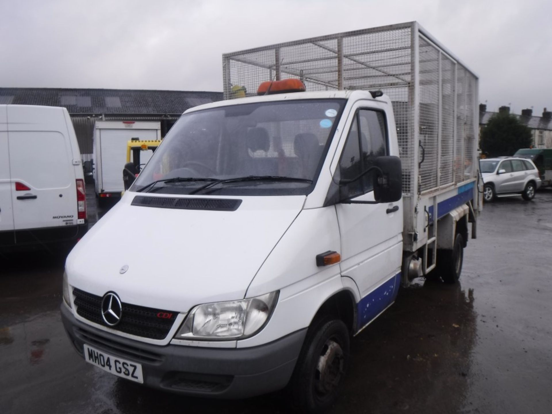 04 reg MERCEDES SPRINTER 413 CDI TIPPER, 1ST REG 08/04, HGV TEST 04/18, 150233KM, V5 HERE, 1 OWNER - Image 2 of 5