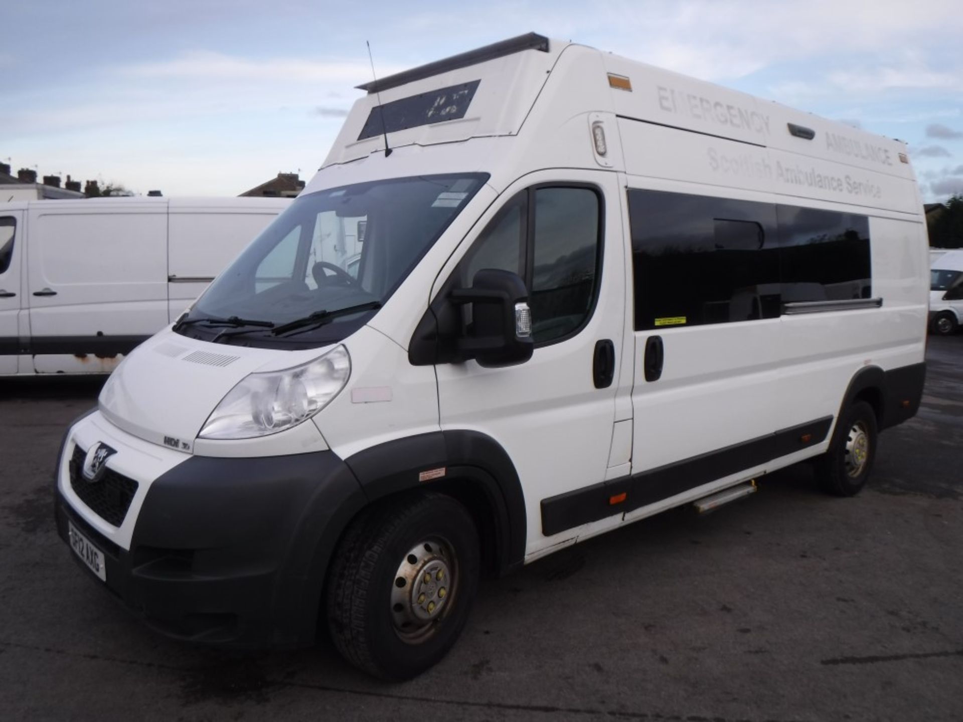 12 reg PEUGEOT BOXER 440 L4H3 HDI AMBULANCE, 1ST REG 03/12, TEST 03/18, 213744M NOT WARRANTED, V5 - Image 2 of 7