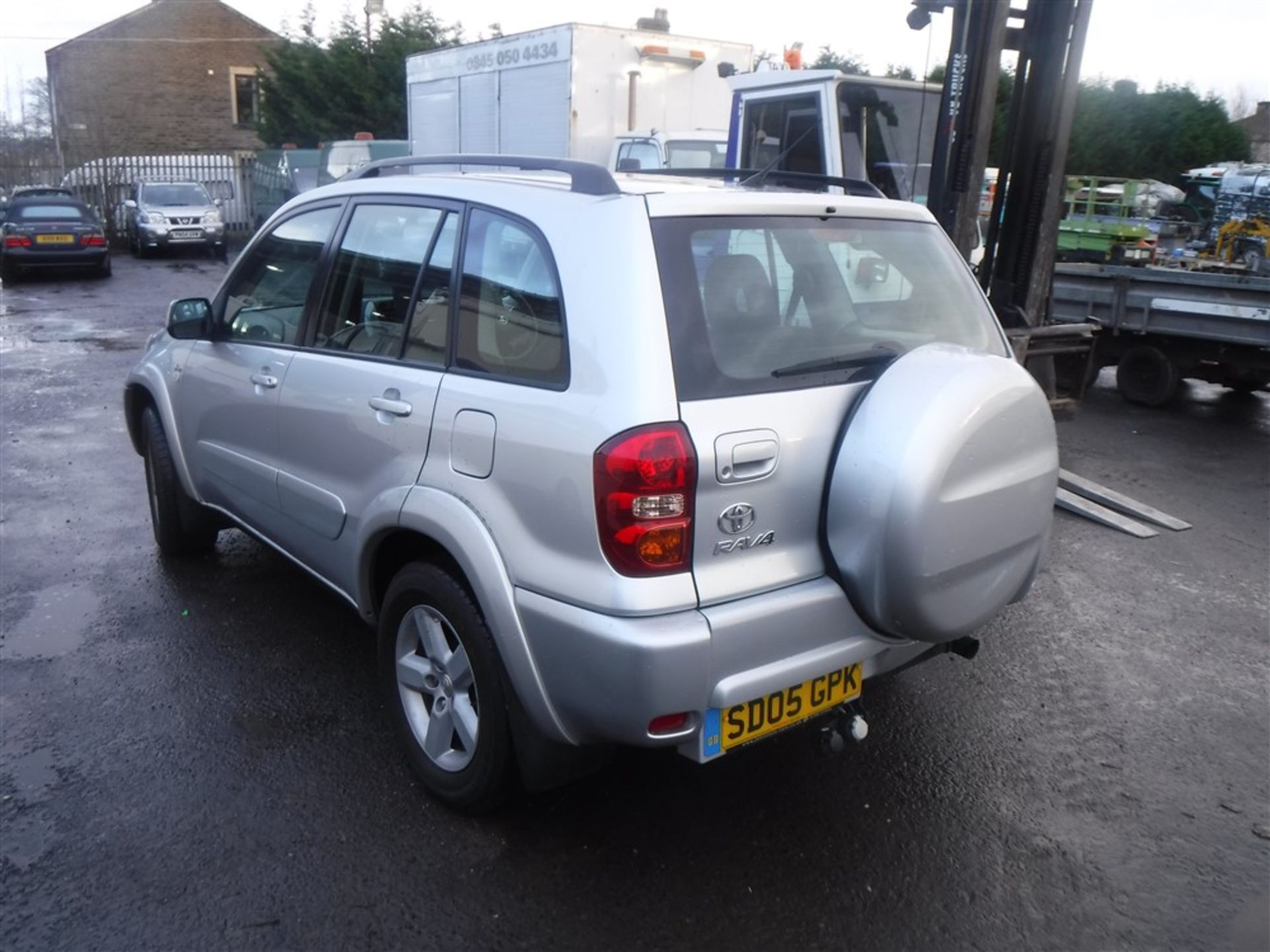 05 reg TOYOTA RAV4 XT3 DIESEL, 1ST REG 03/05, TEST 11/18, 128363M, V5 HERE [NO VAT] - Image 3 of 5