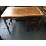 A mid-century wooden desk with four drawers 60x125x70cm
