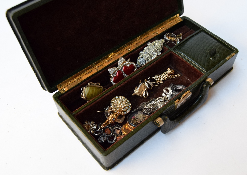 A selection of costume jewellery, including sixteen costume jewellery brooches, - Image 2 of 2