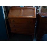 An oak bureau with a fitted interior 98cmH