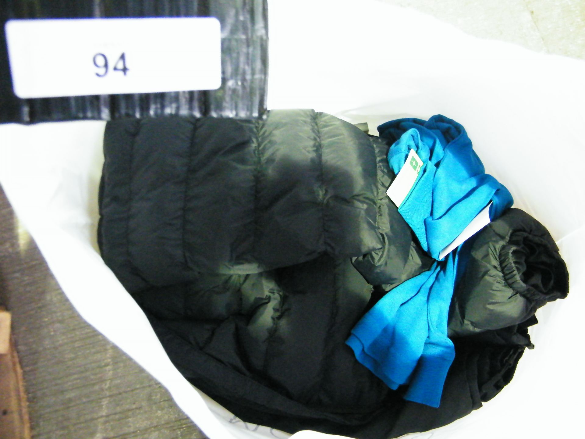 A mixed bag of Mountain Warehouse clothing including 1 x women's ski jacket size 10, 1 x child's