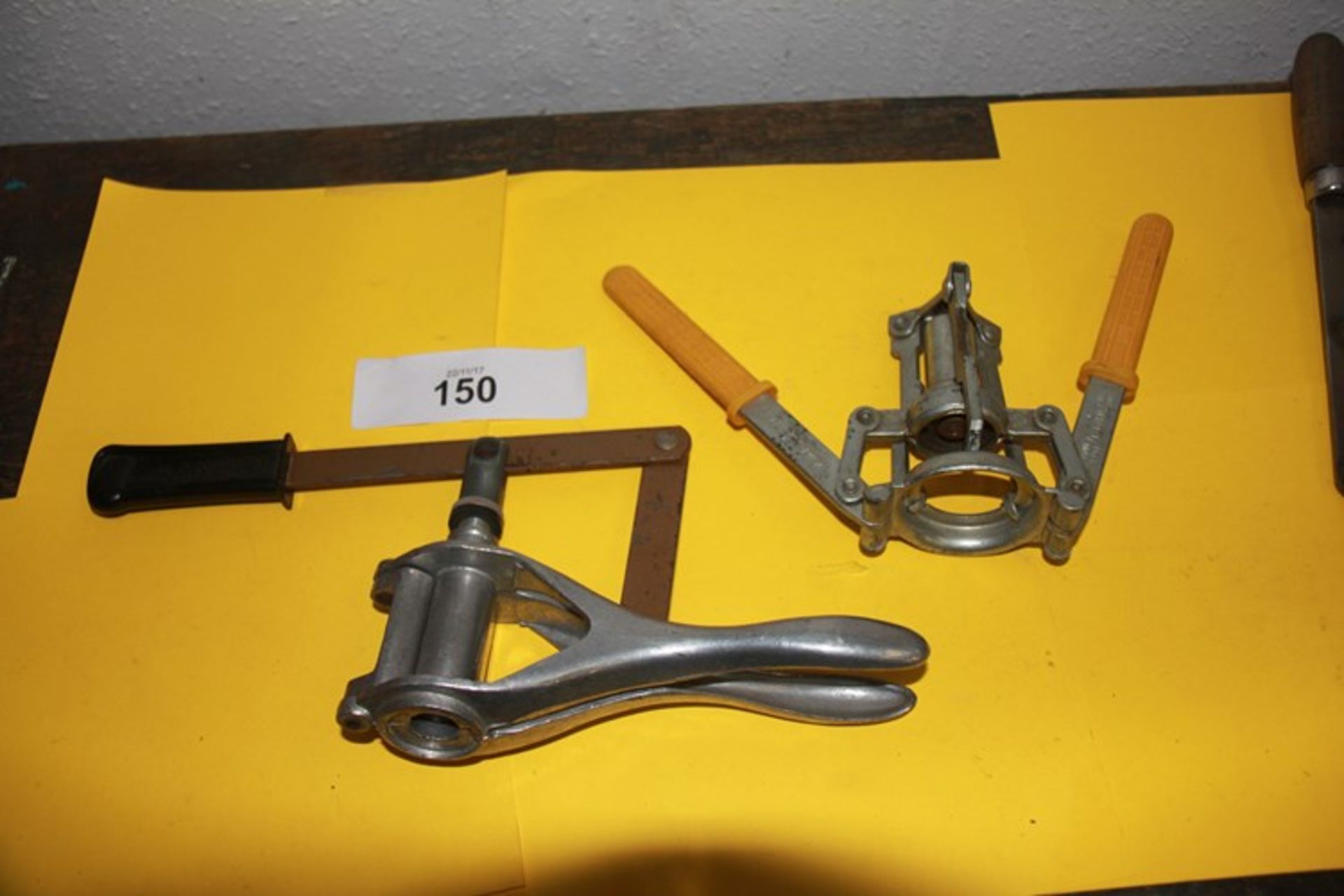 1 x Inart double handled corking machine and 1 x Sanbri double handled corking machine - Both modern
