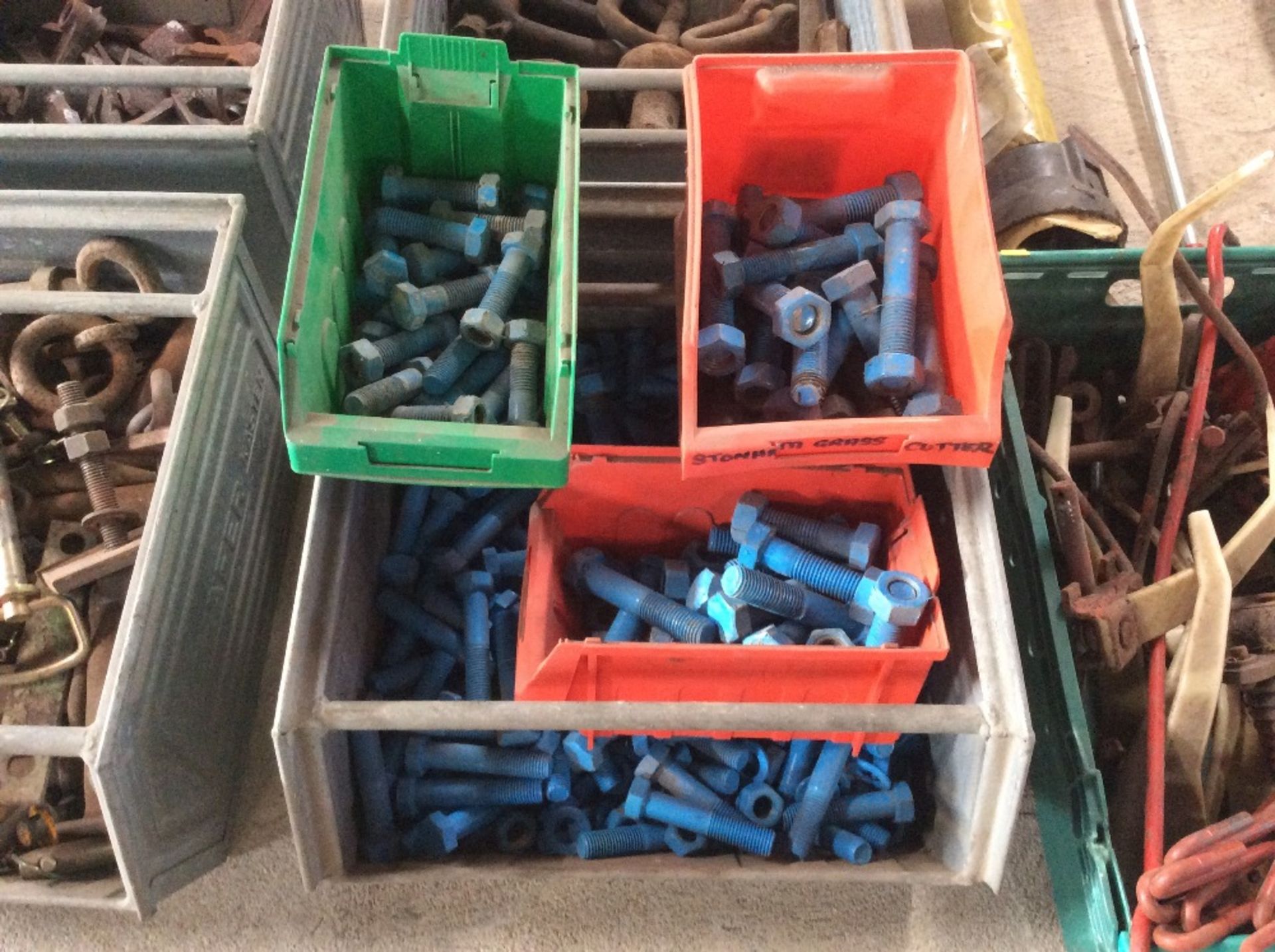 Various large diameter bolts for steel buidlings