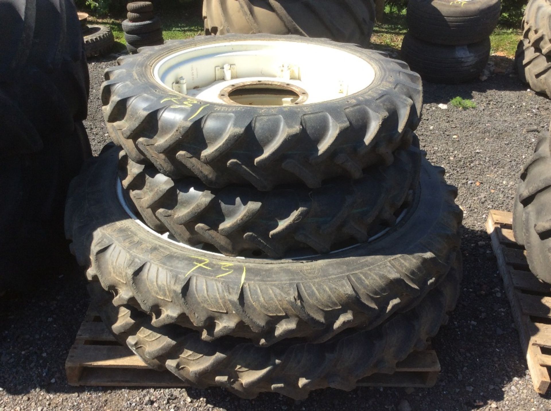 Set of row crop wheels and tyres to fit New Holland. 230/925 R48 rears at 80%. 230/95 R32 fronts
