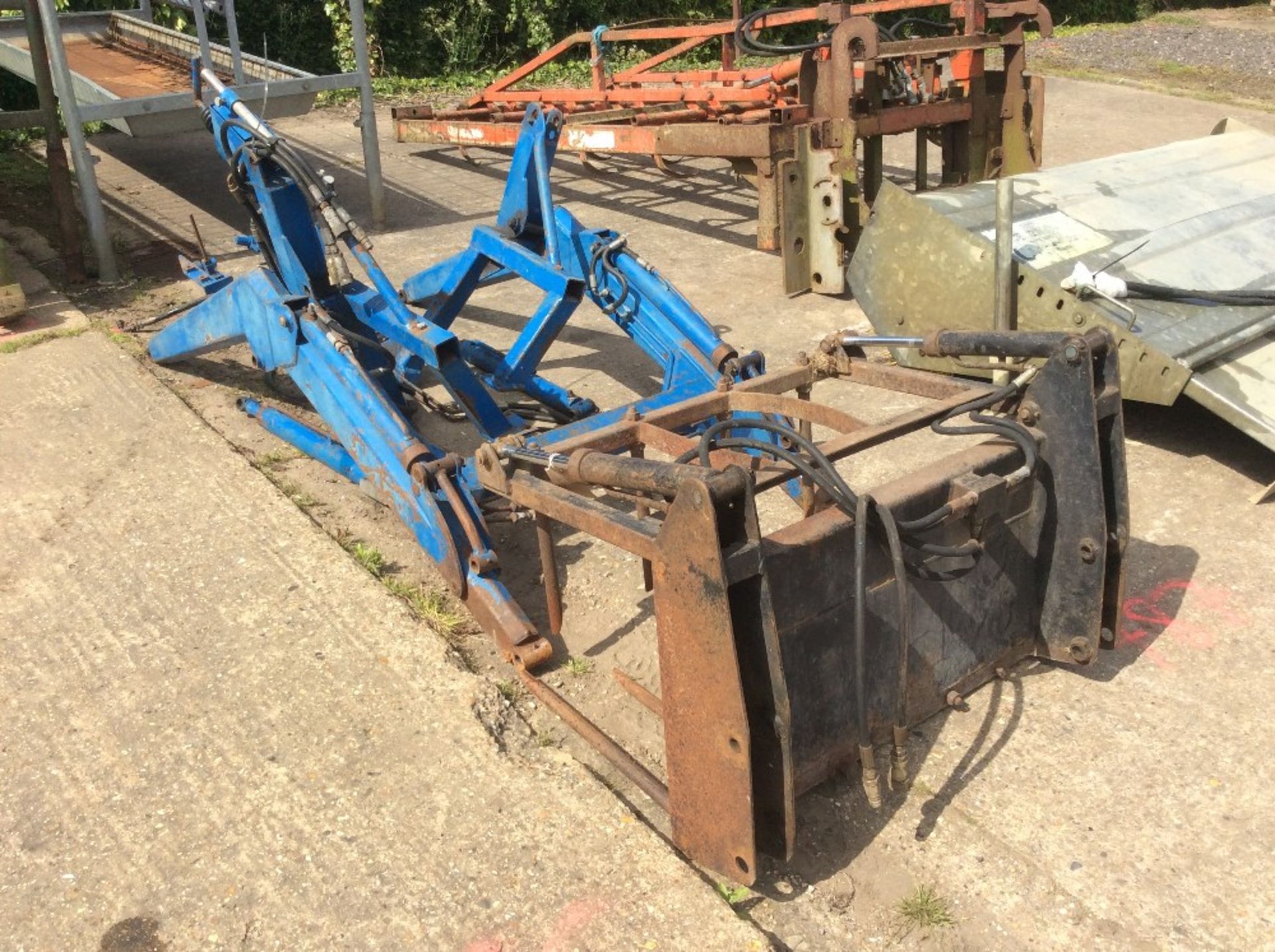 Front loader to fit Iseki tractor with bucket and grab