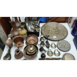 A quantity of various brass and copperware to incl