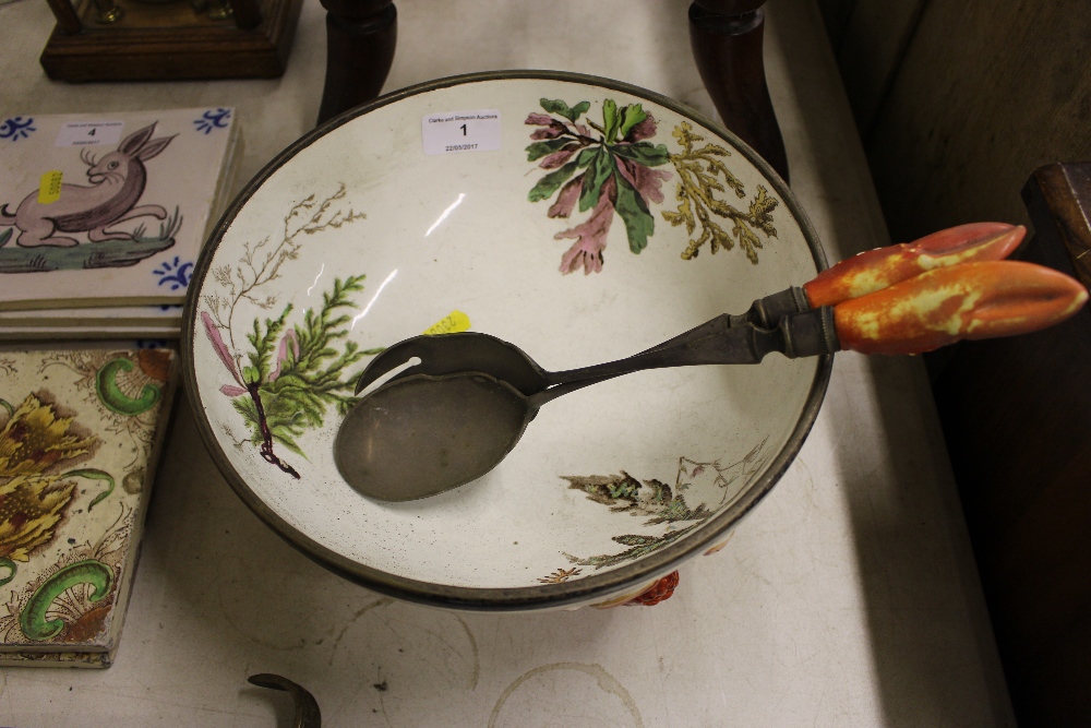 A Wedgwood lobster bowl together with a pair of ma