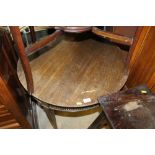 An Edwardian mahogany circular topped centre table