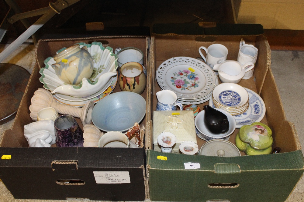 Two boxes of various sundry china