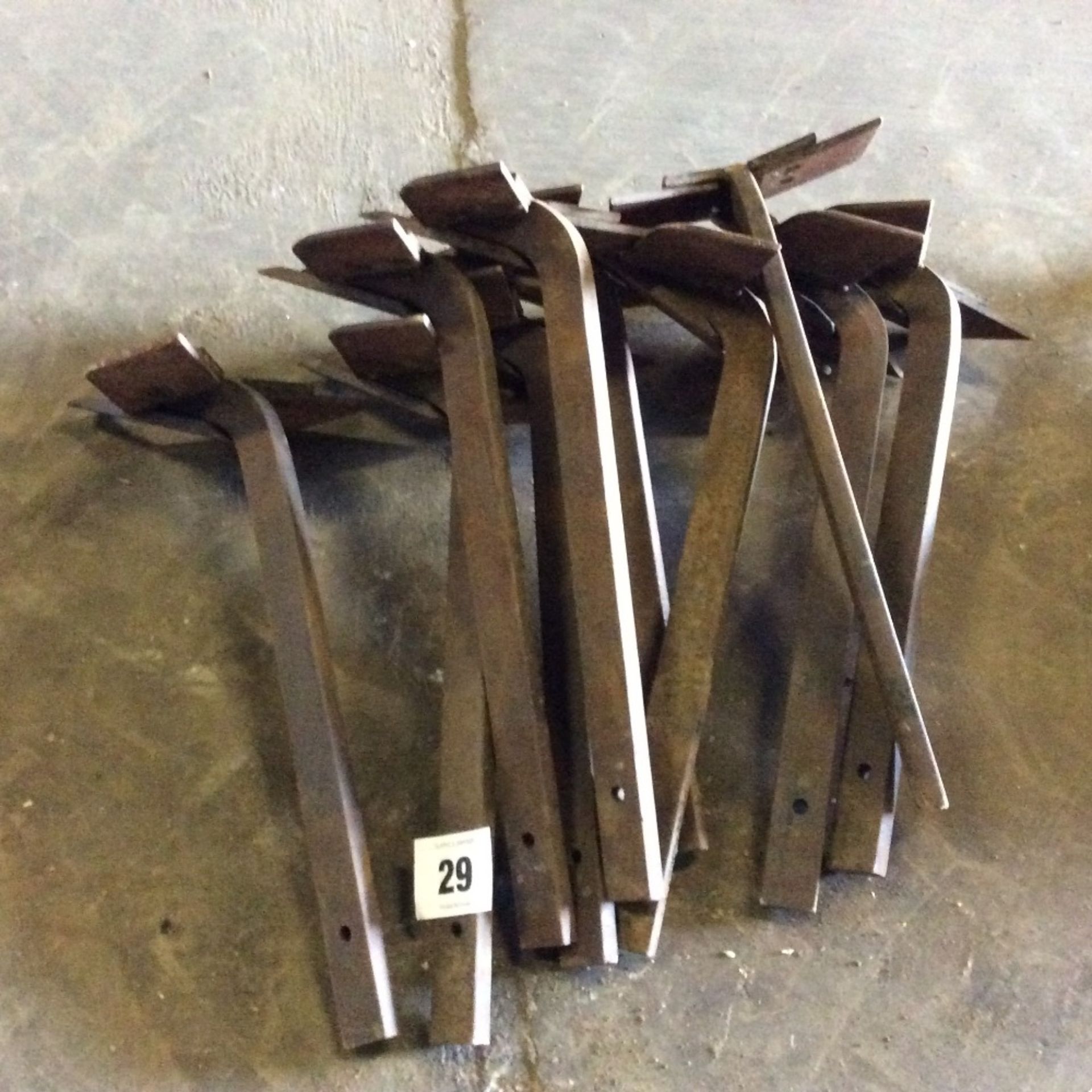Set of wing tines for SKH crumbler.