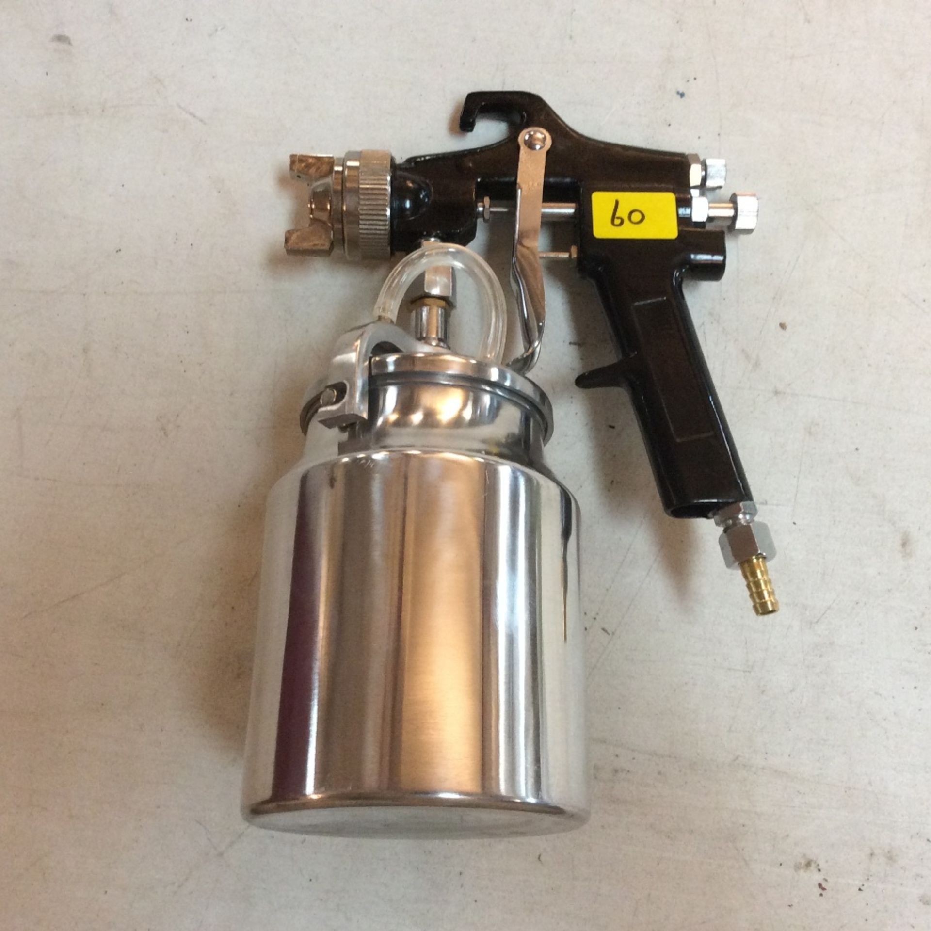 Air spray gun.