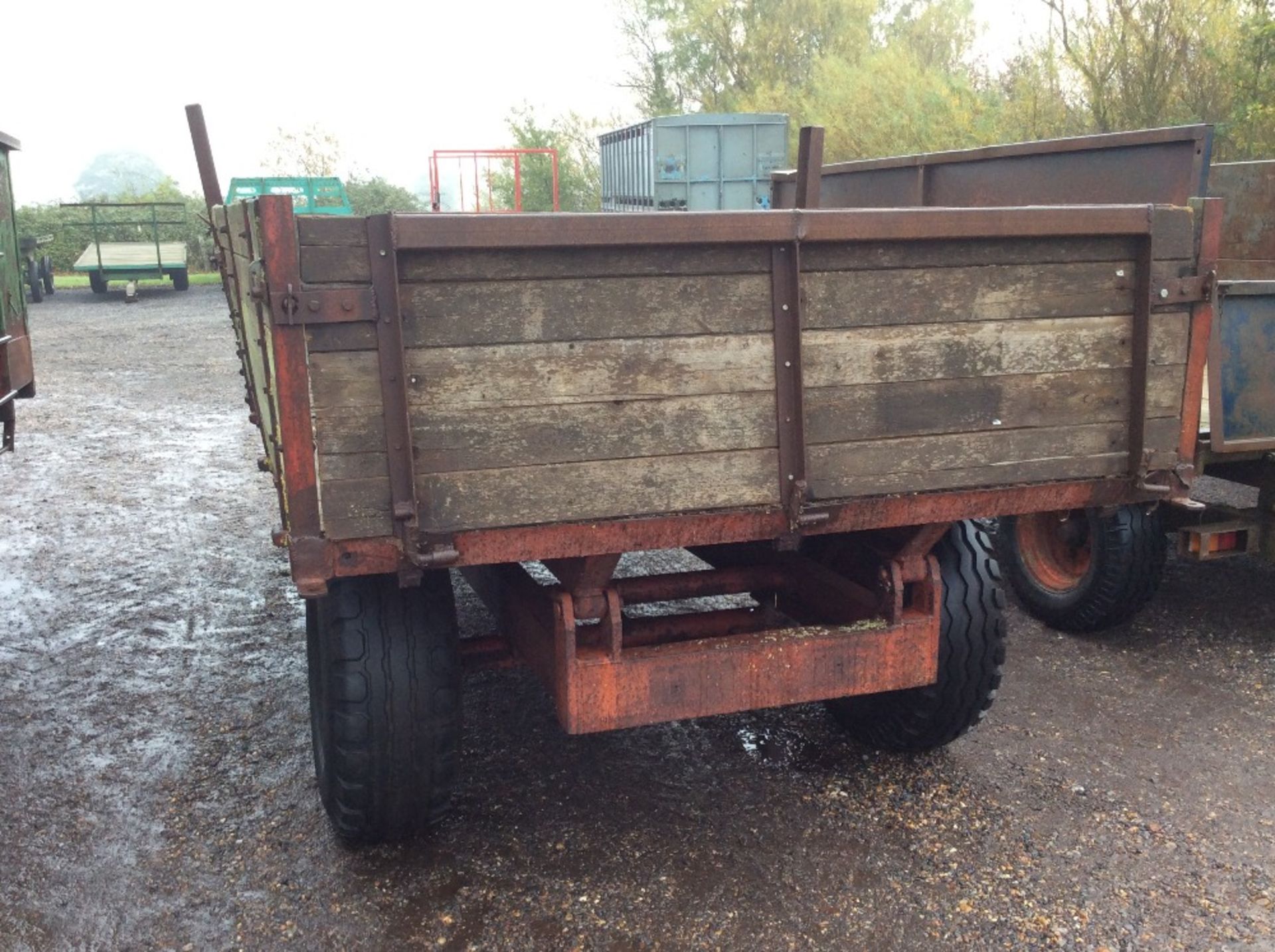 Pettit 5T tipping trailer with wooden sides and new towing eye. - Image 2 of 3