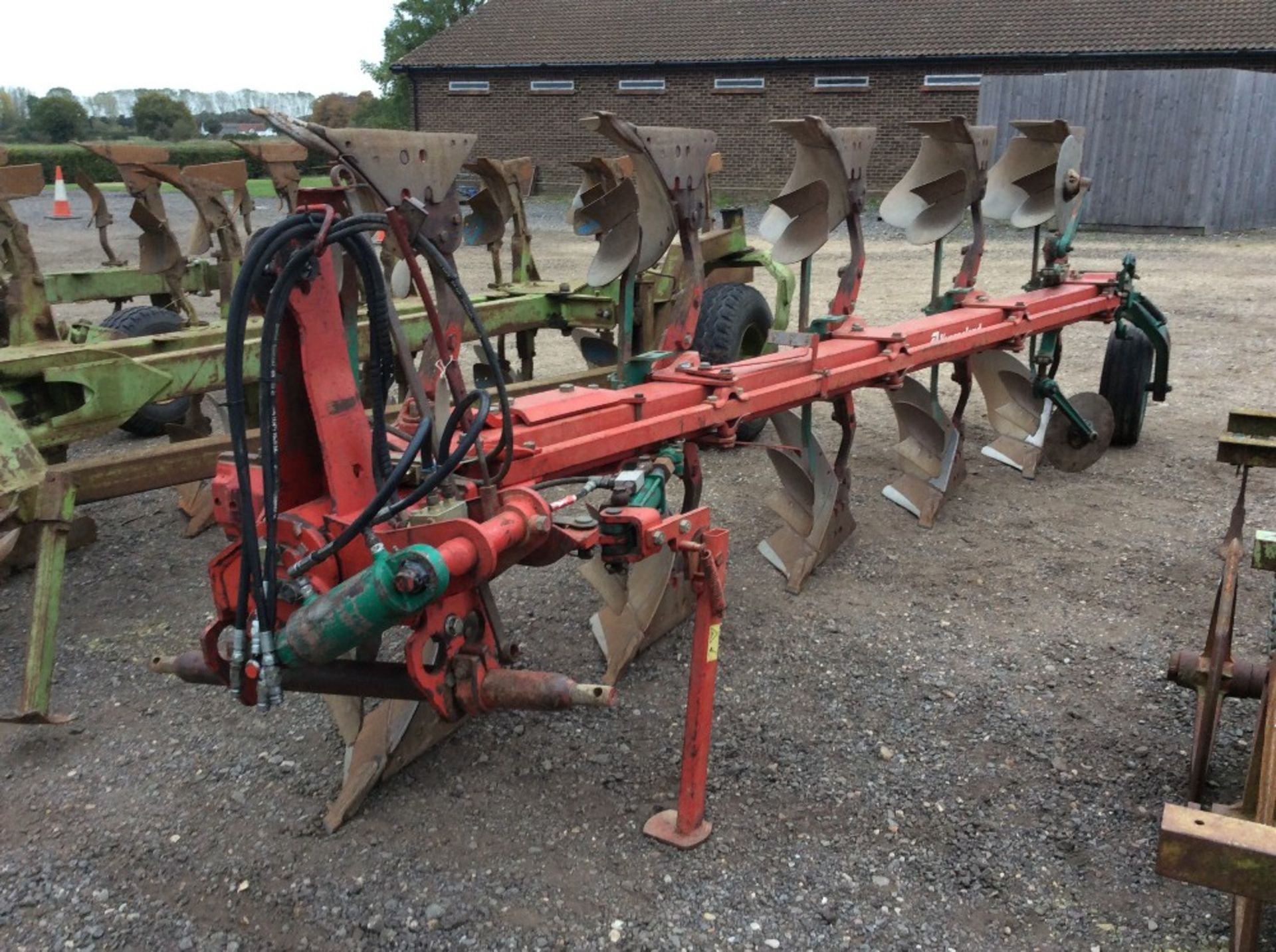 Kverneland L085 5F reversible plough. With rear discs.