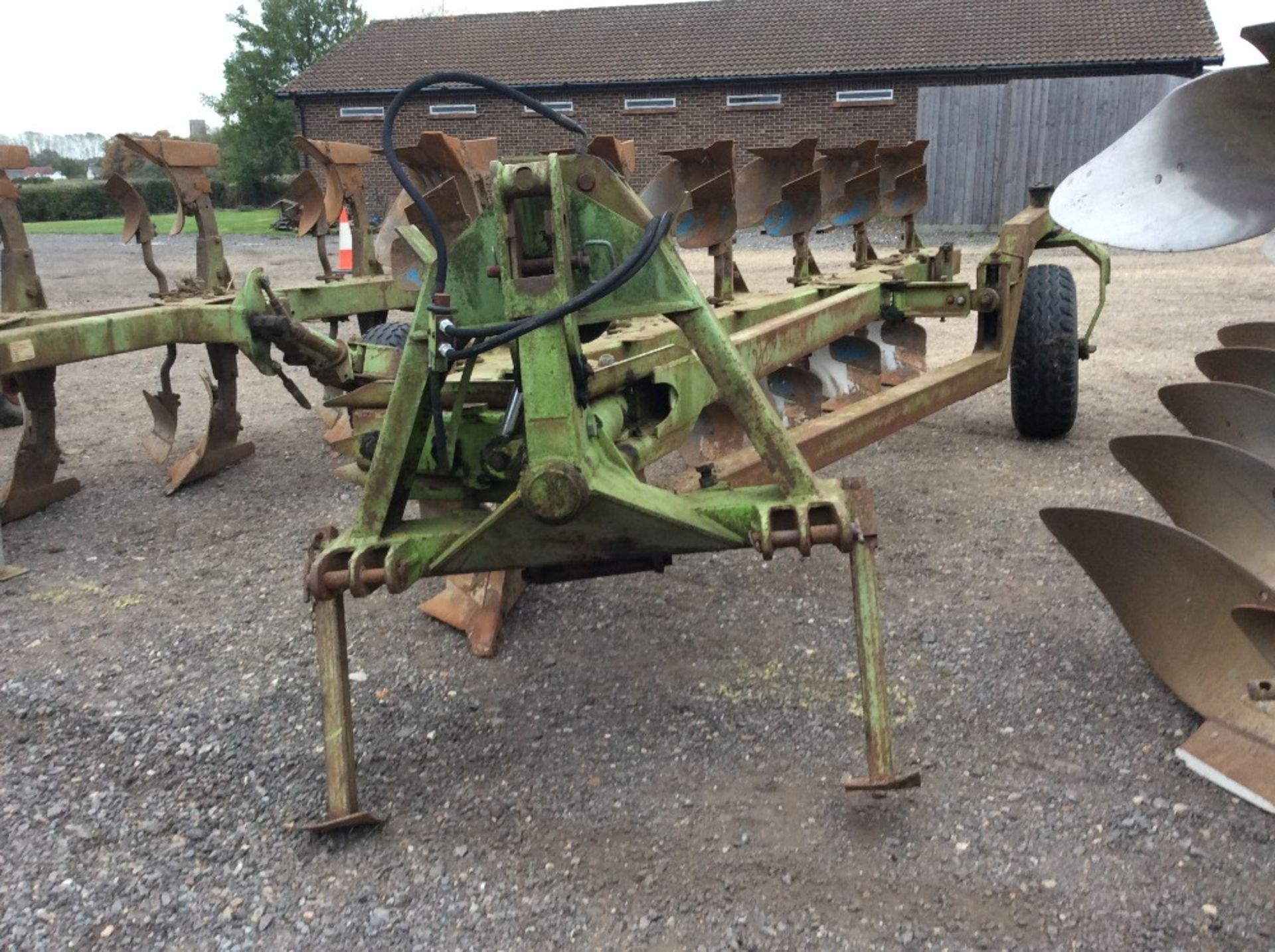 Dowdeswell DP6 5+1 14" reversible plough. UCN bodies. Serial number 91434378.