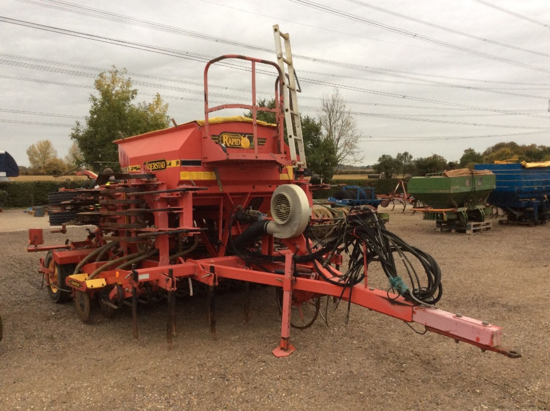 Vaderstad Rapid 400E 4M system tine drill. 1997. With hydraulic fan, front tines, cross board, - Image 2 of 3