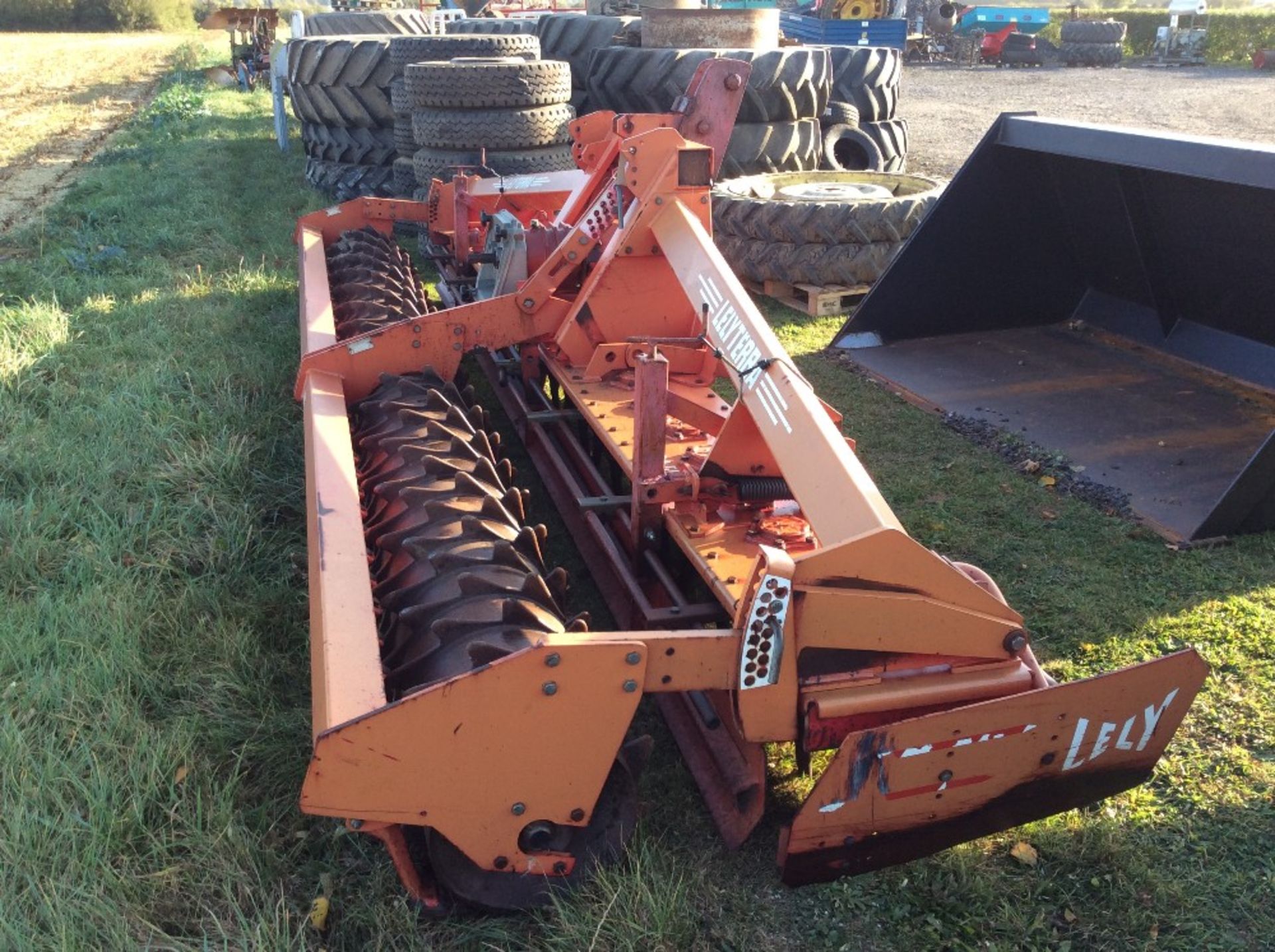 Lely Roterra 5M rigid power harrow with packer. - Image 3 of 4