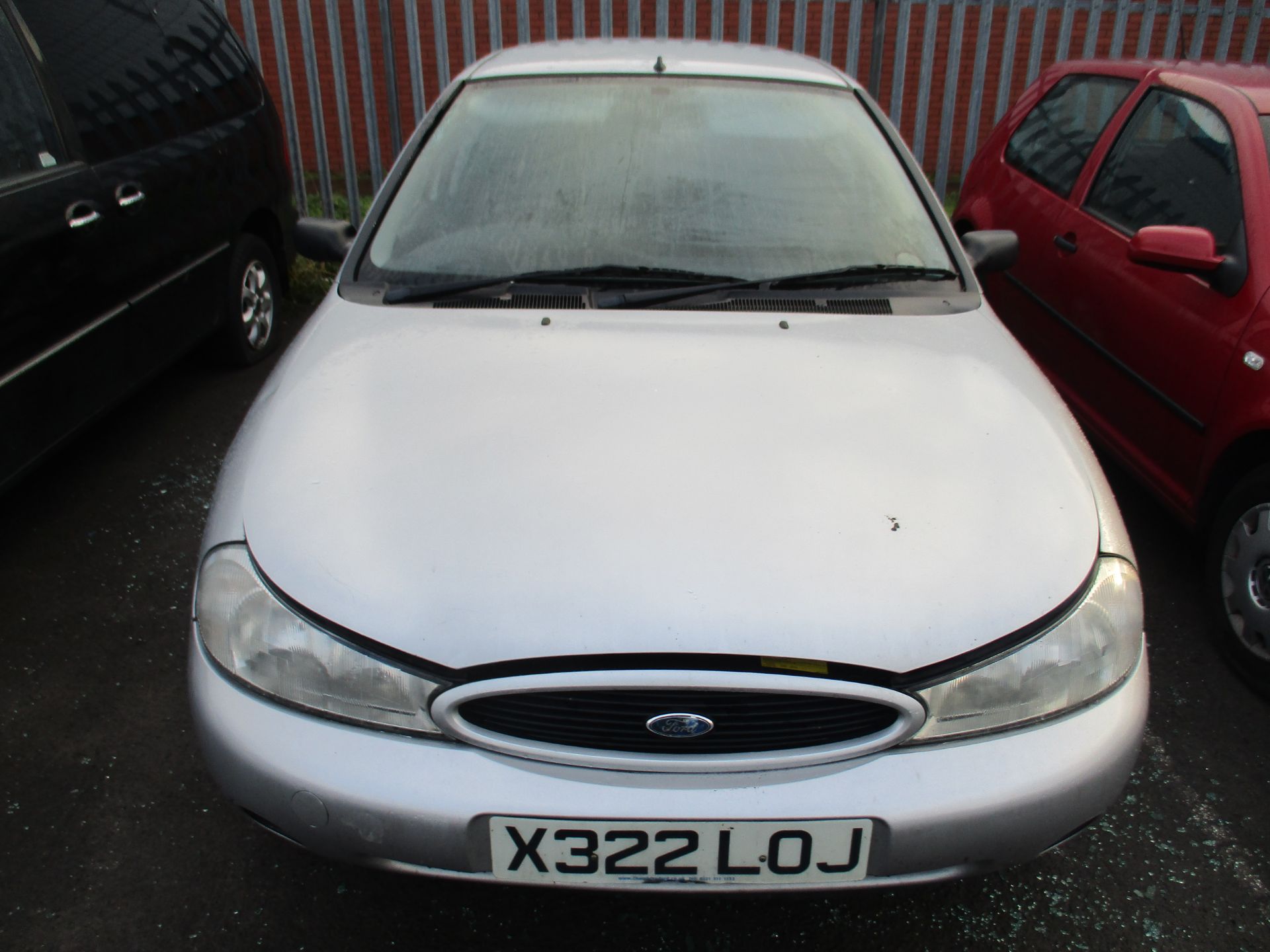 FORD MONDEO VERONA 1.8L 5 DOOR HATCHBACK - petrol - silver Reg No X322 LOJ Rec Mil 76,295+as at 15.