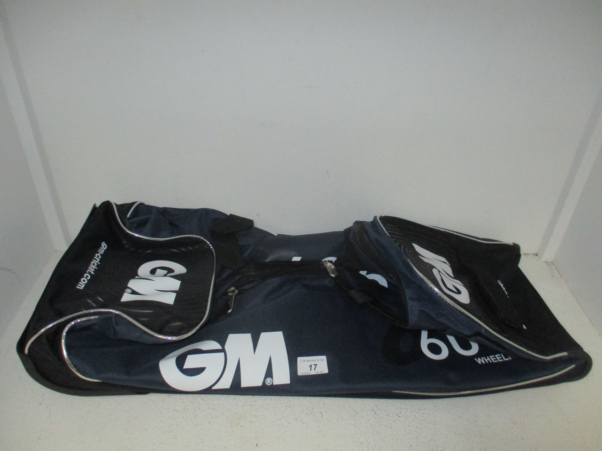 A GM Original 606 pull a long cricket bag