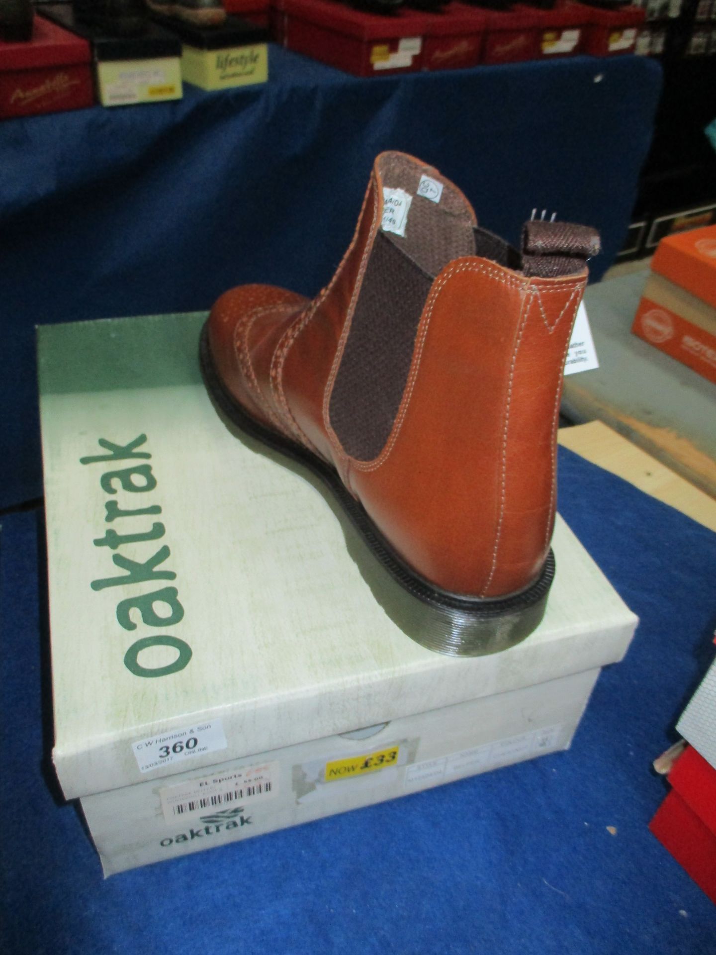 A pair of Oaktrak Belper/Winterhill brogue ankle boots size 11
