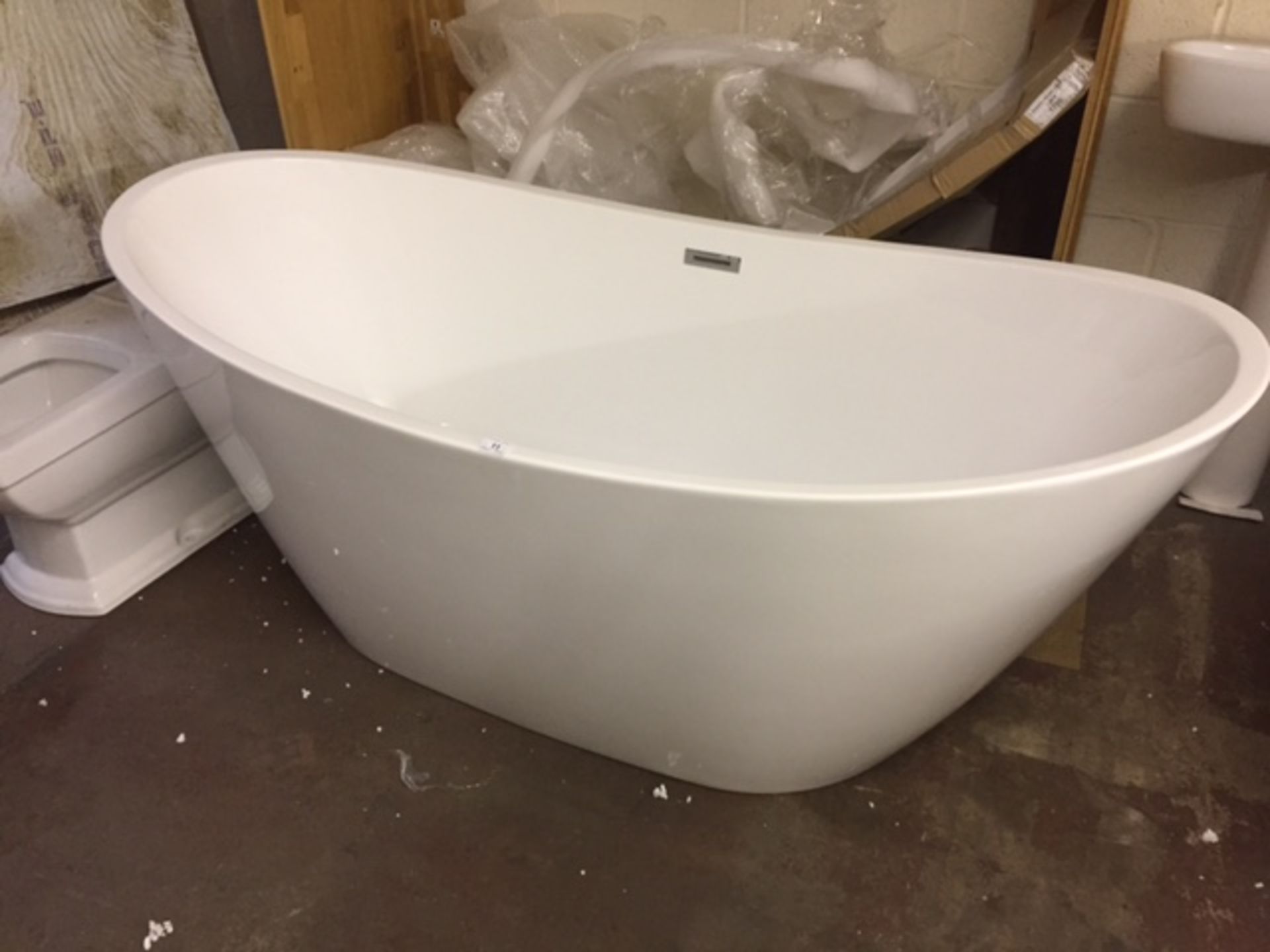 1700x800 free standing double ended bath with integrated overflow & click-clack waste (damage to