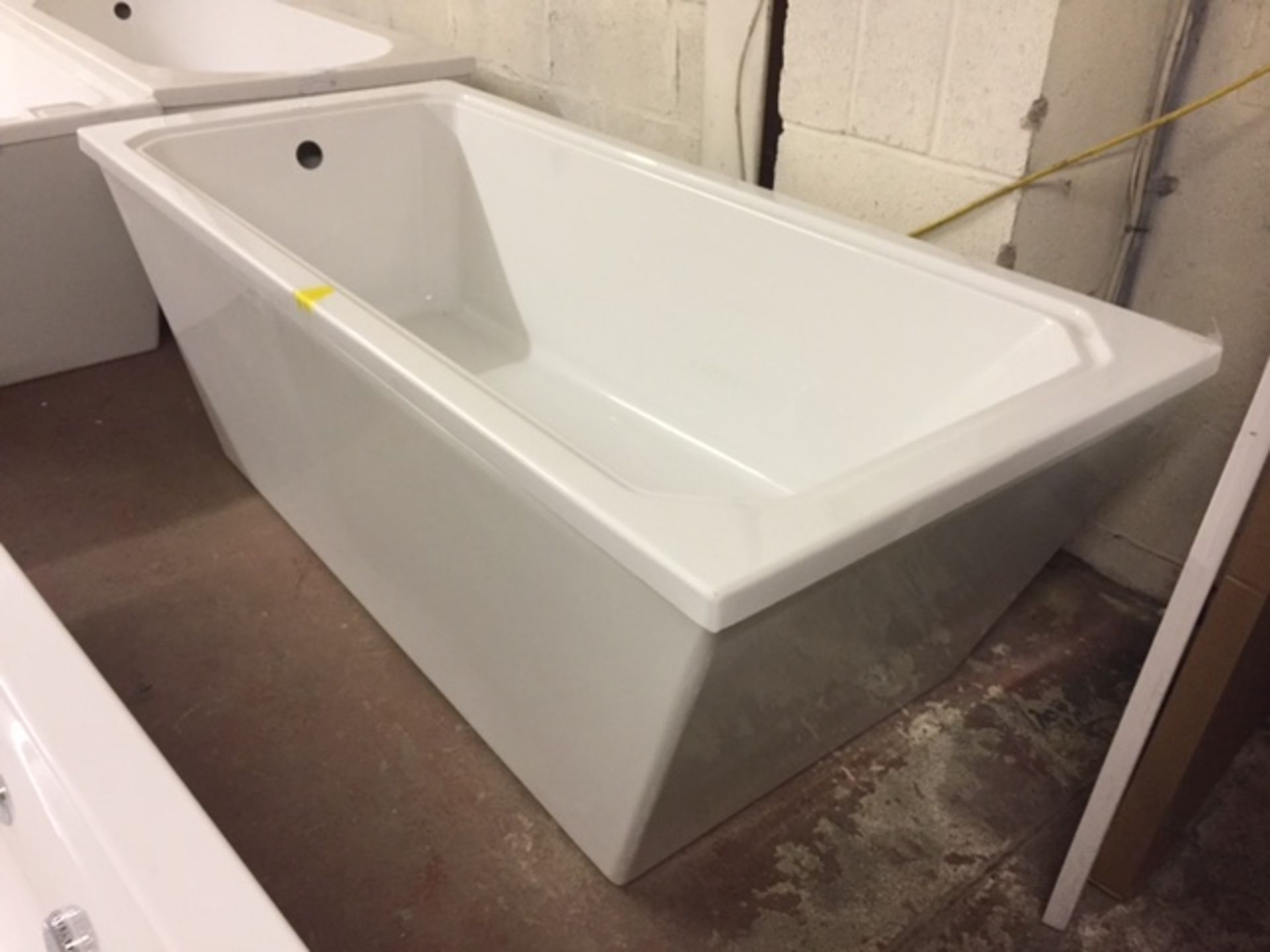 1700x750 single ended free standing bath