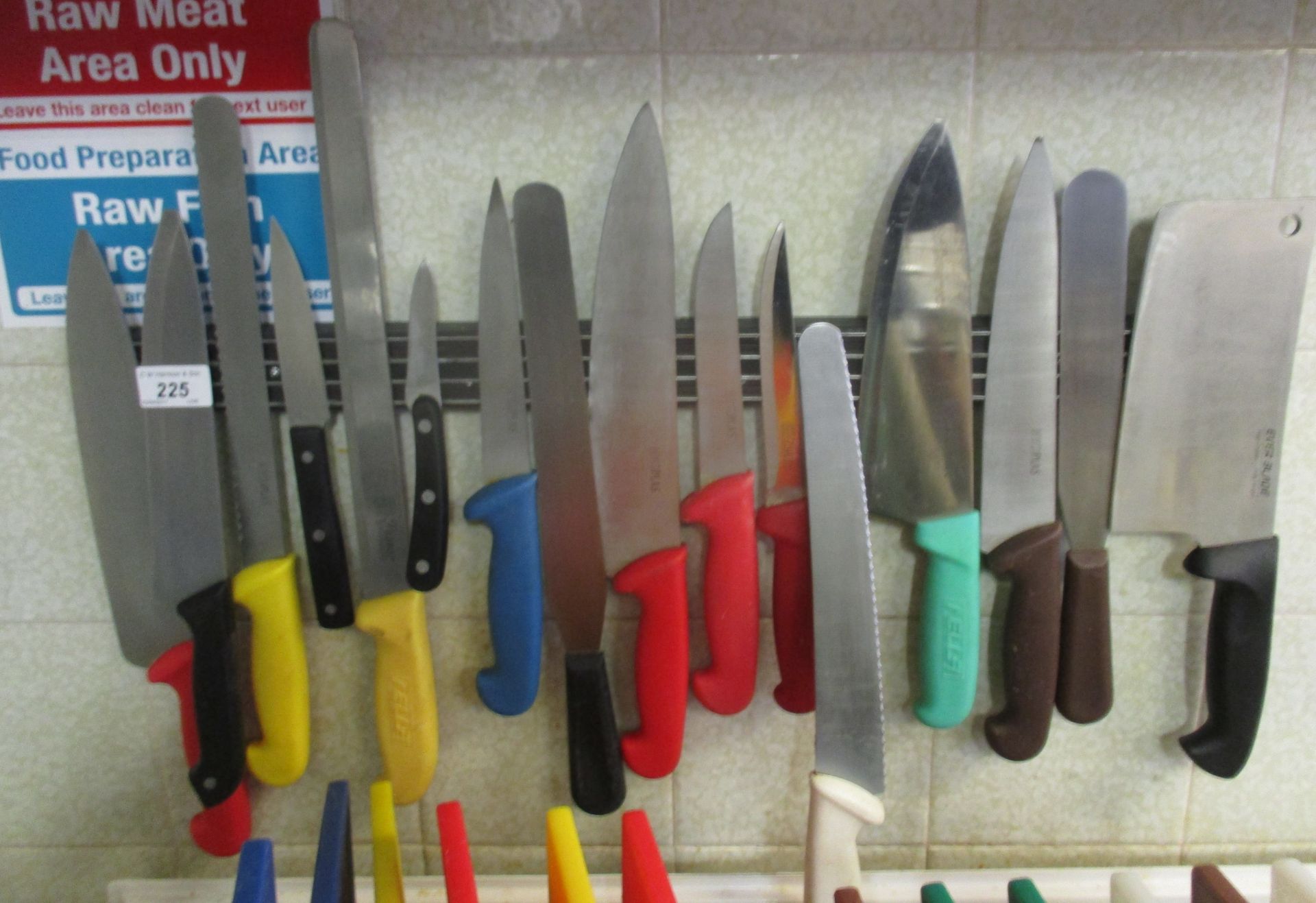 16 x assorted chefs' knives and 3 magnetic wall racks.