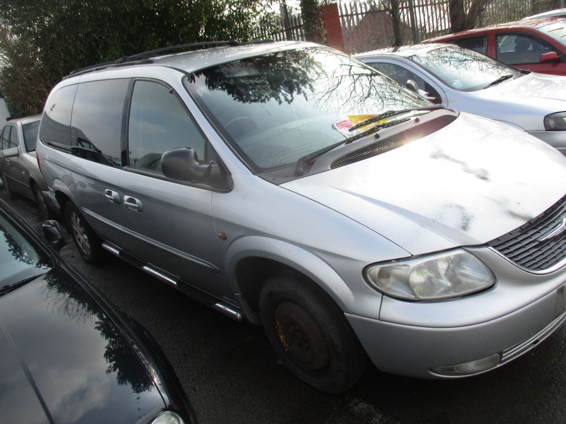 CHRYSLER GRAND VOYAGER CRD LX 2.5L MPV - - Image 2 of 3