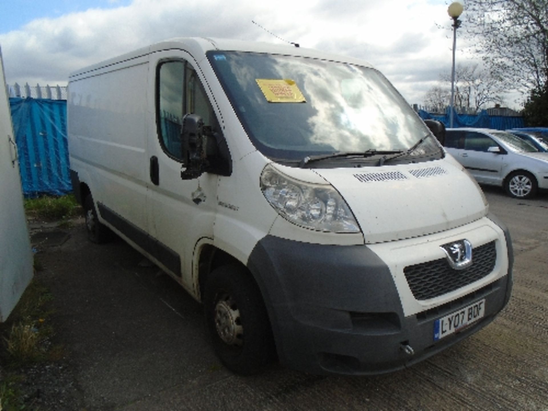 PEUGEOT BOXER 330 MWB 2.2L PANEL VAN - diesel - white Reg No LY07 BDF Rec Mil 140,852+as at 10.12. - Image 3 of 3