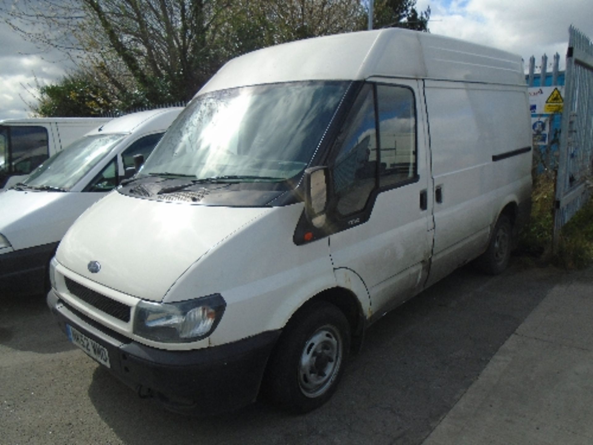 FORD TRANSIT 280 SWB TD 2.0L PANEL VAN - diesel - white Reg No NK52 VMO Rec Mil 190,464+ 1st Reg 9. - Image 2 of 3